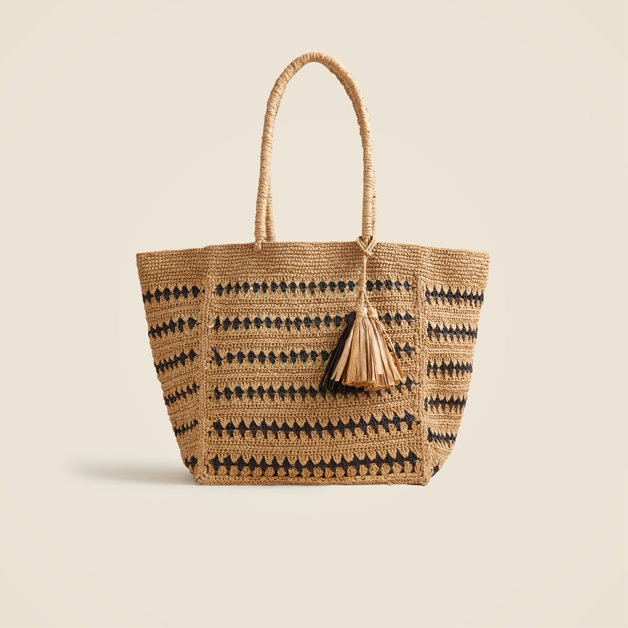 Handknotted packable straw tote in stripe