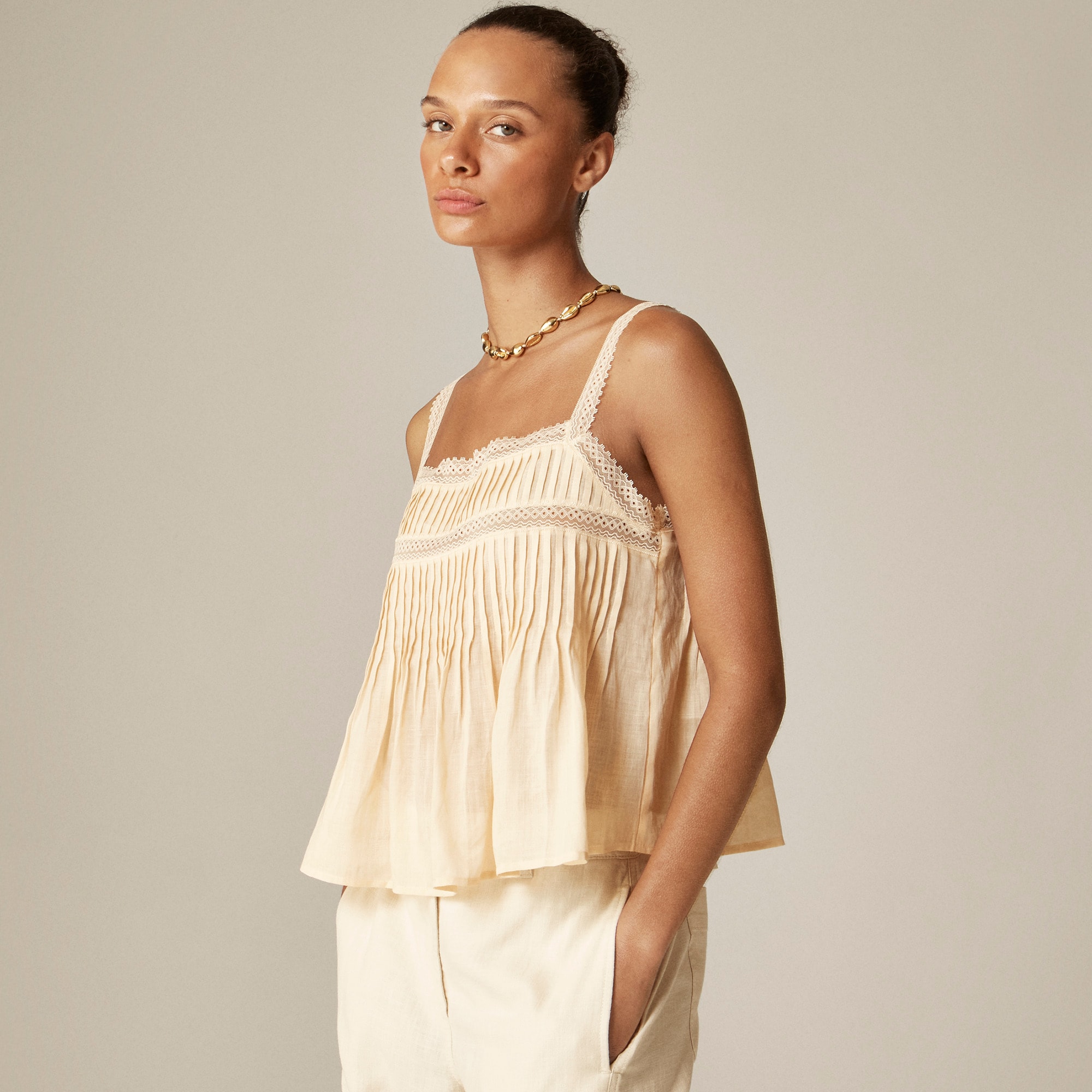 Lace-trim tank top in ramie