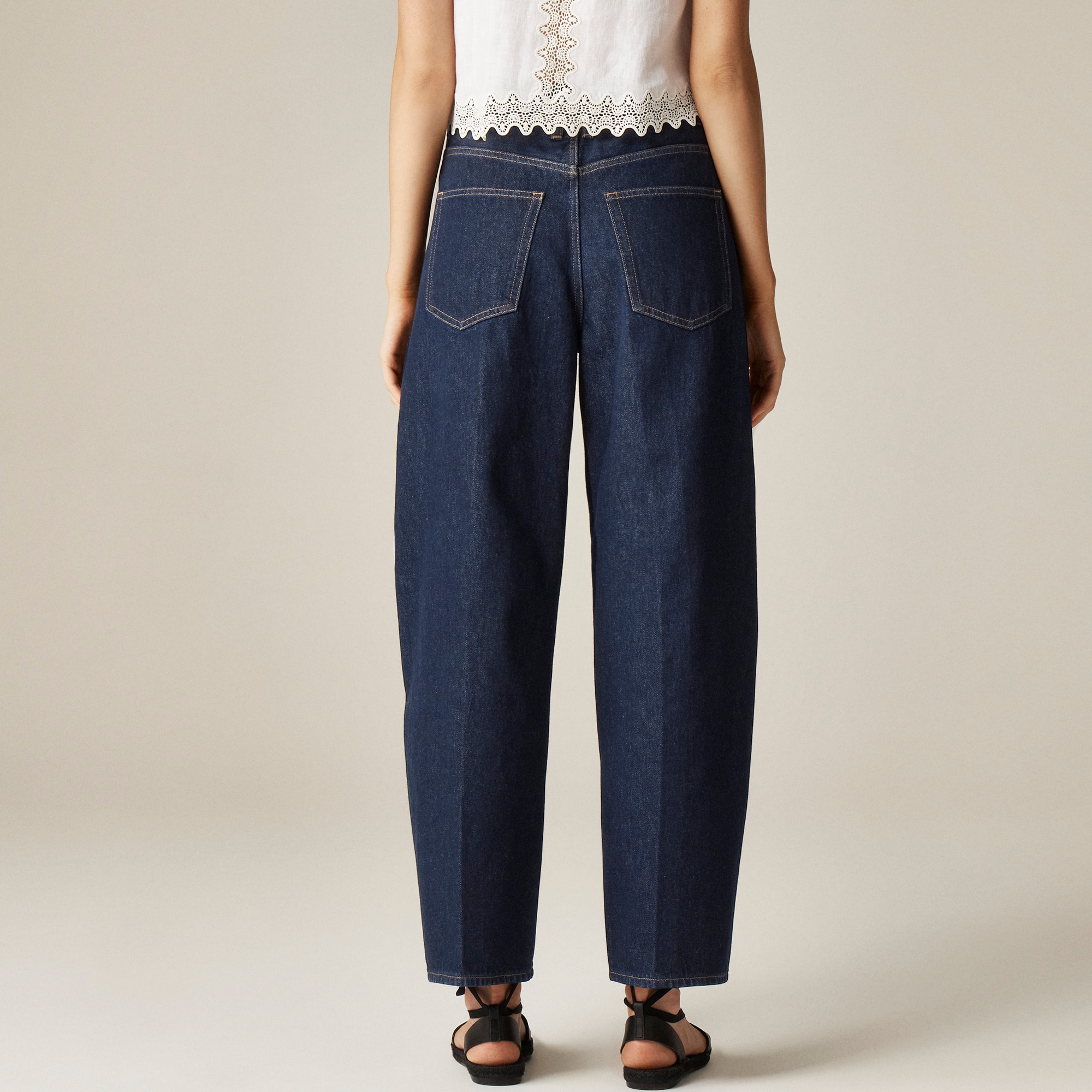 Barrel-leg jean