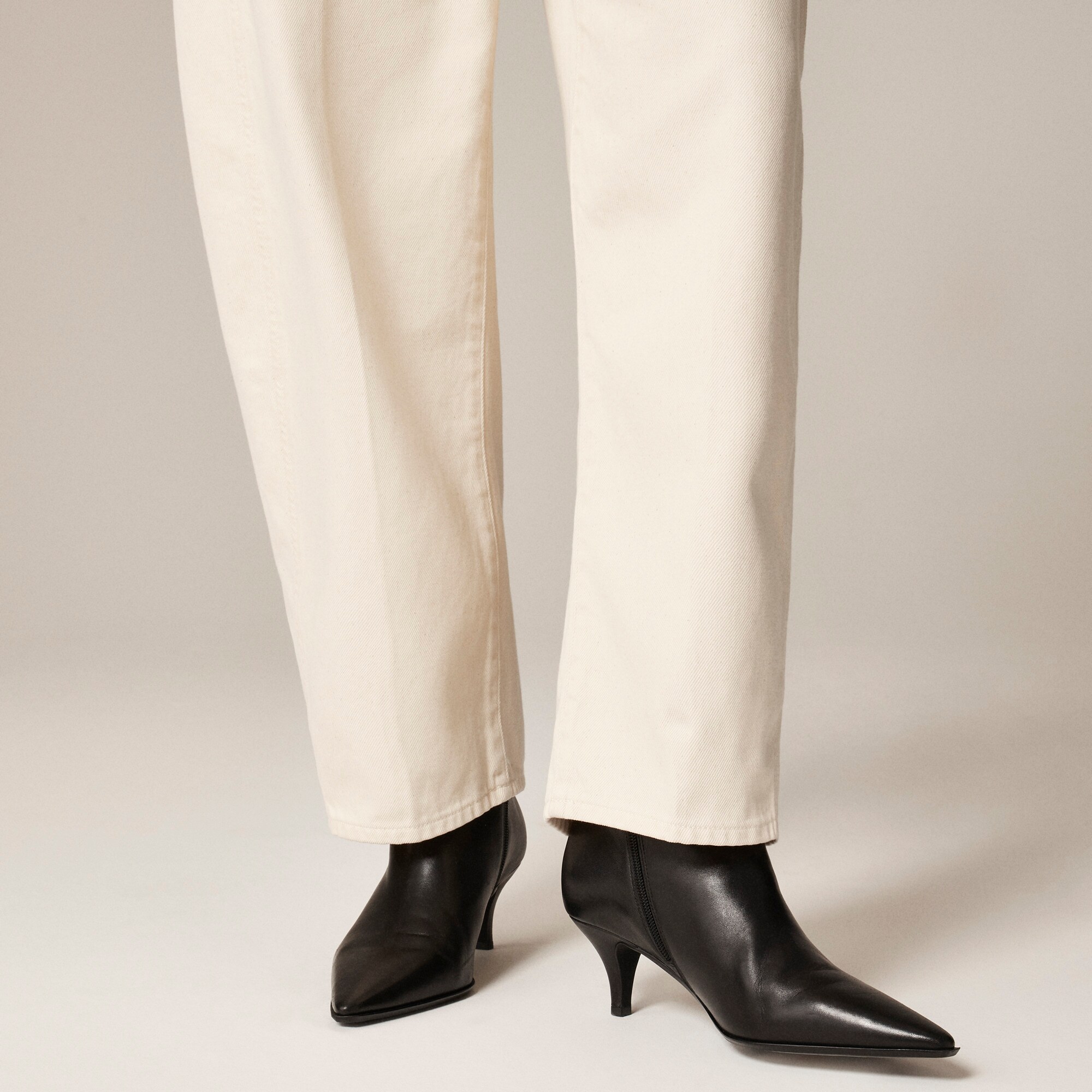 Barrel-leg jean