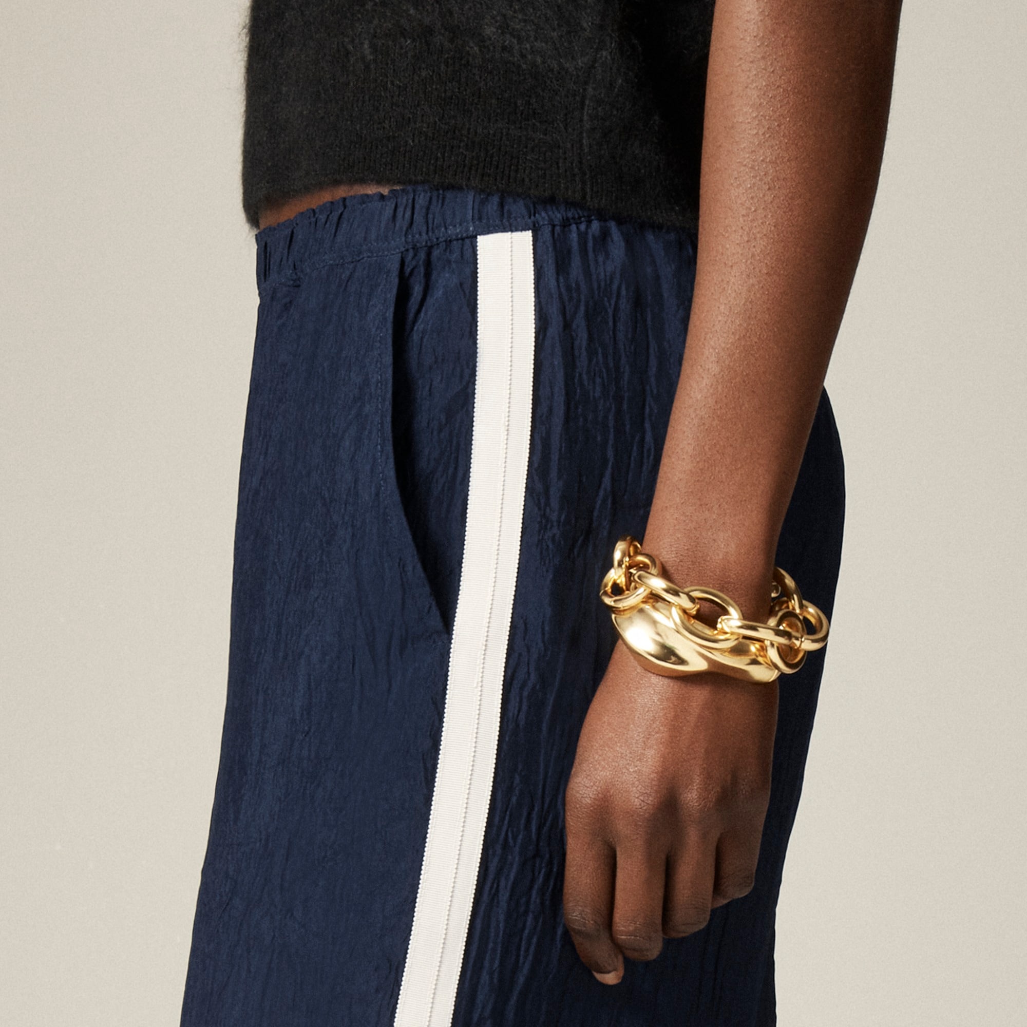 Stratus side-stripe pant in textured satin