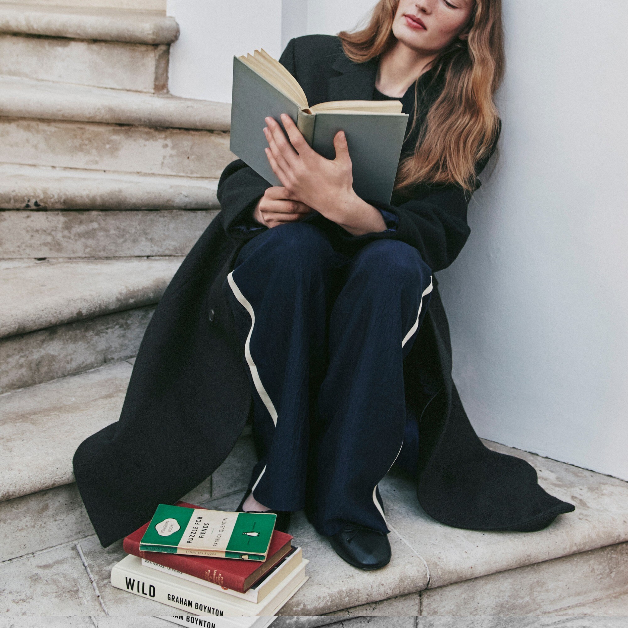 Stratus side-stripe pant in textured satin