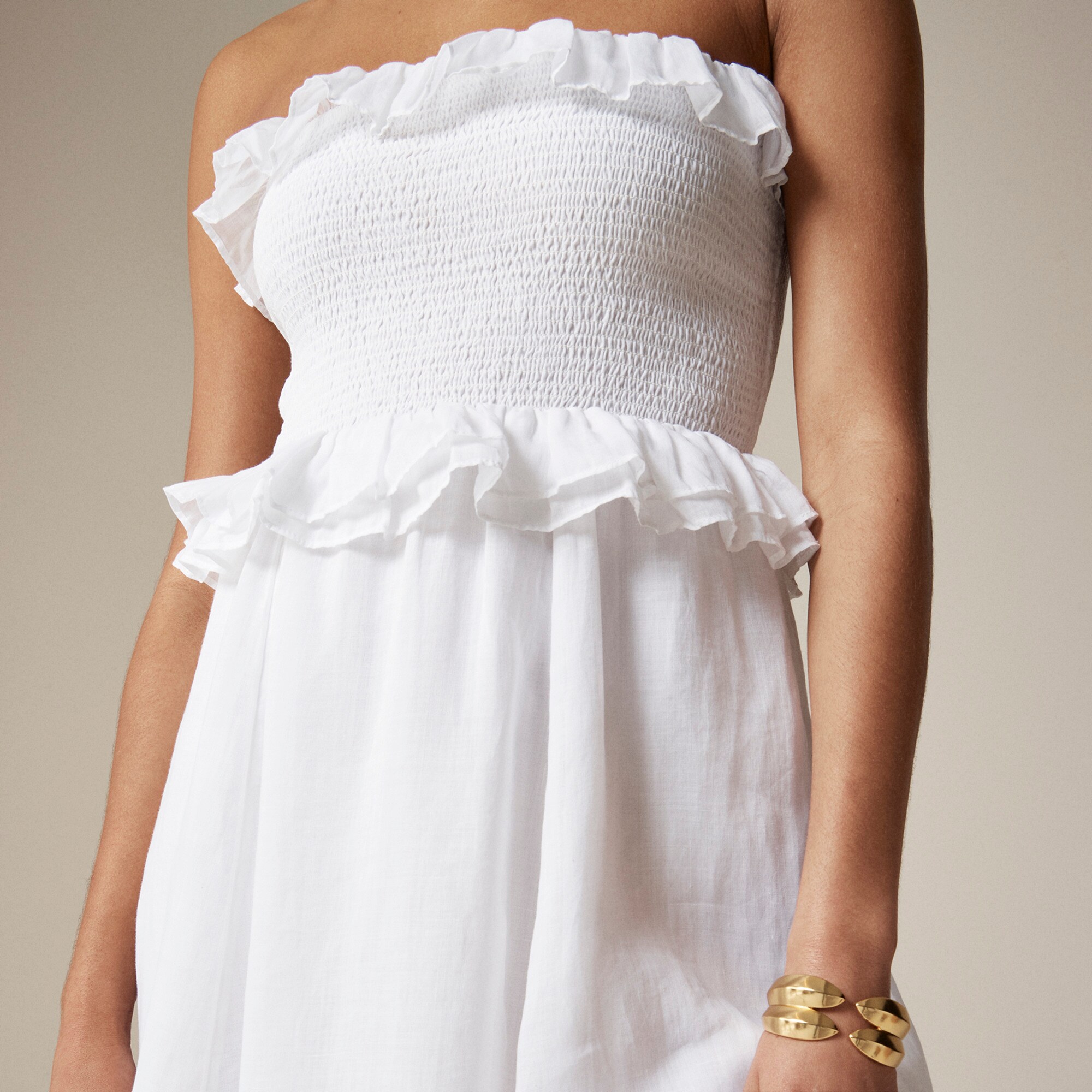 Robe avec bretelles réglables en longueur et laçage sur le côté. Ponts