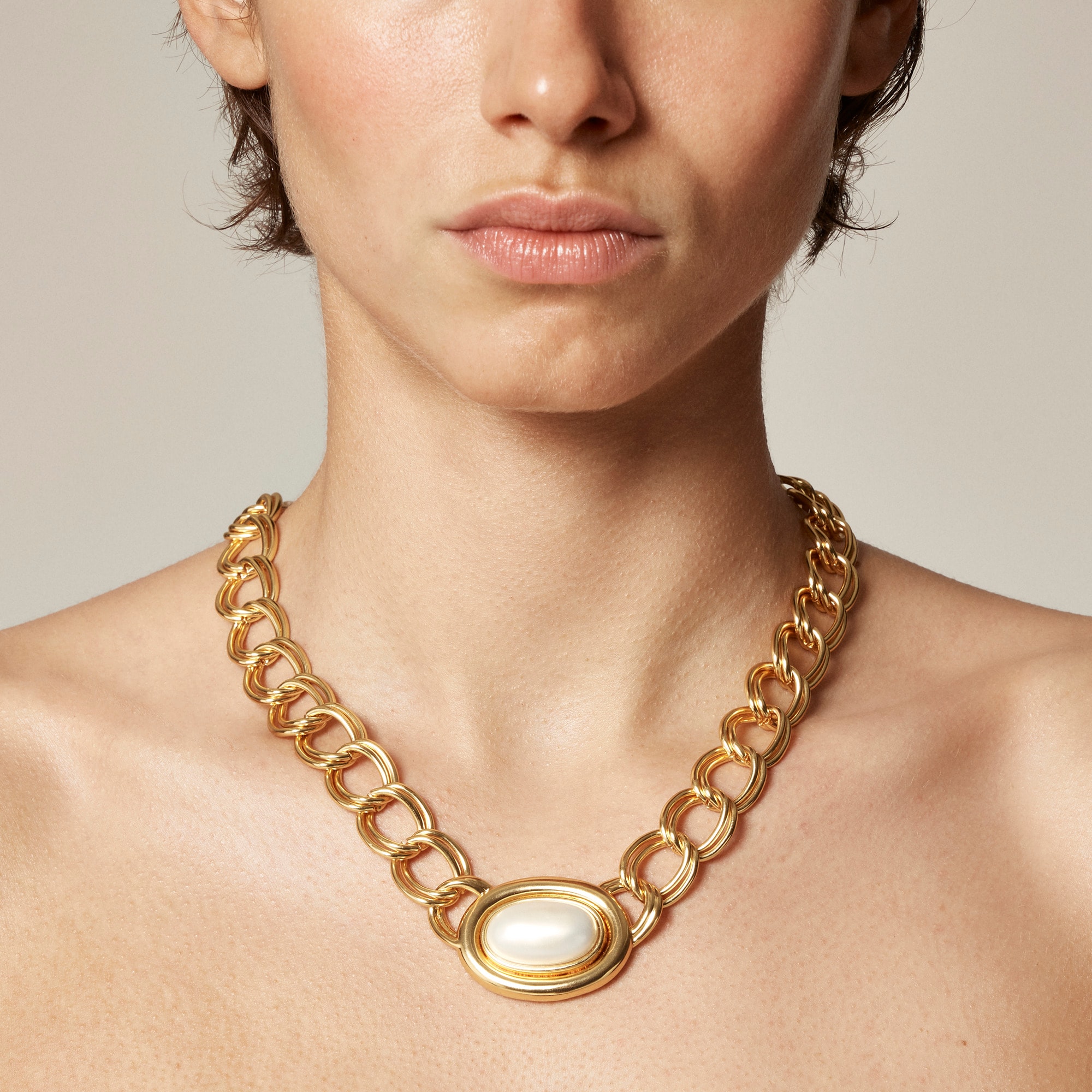  Layered chain pearl necklace
