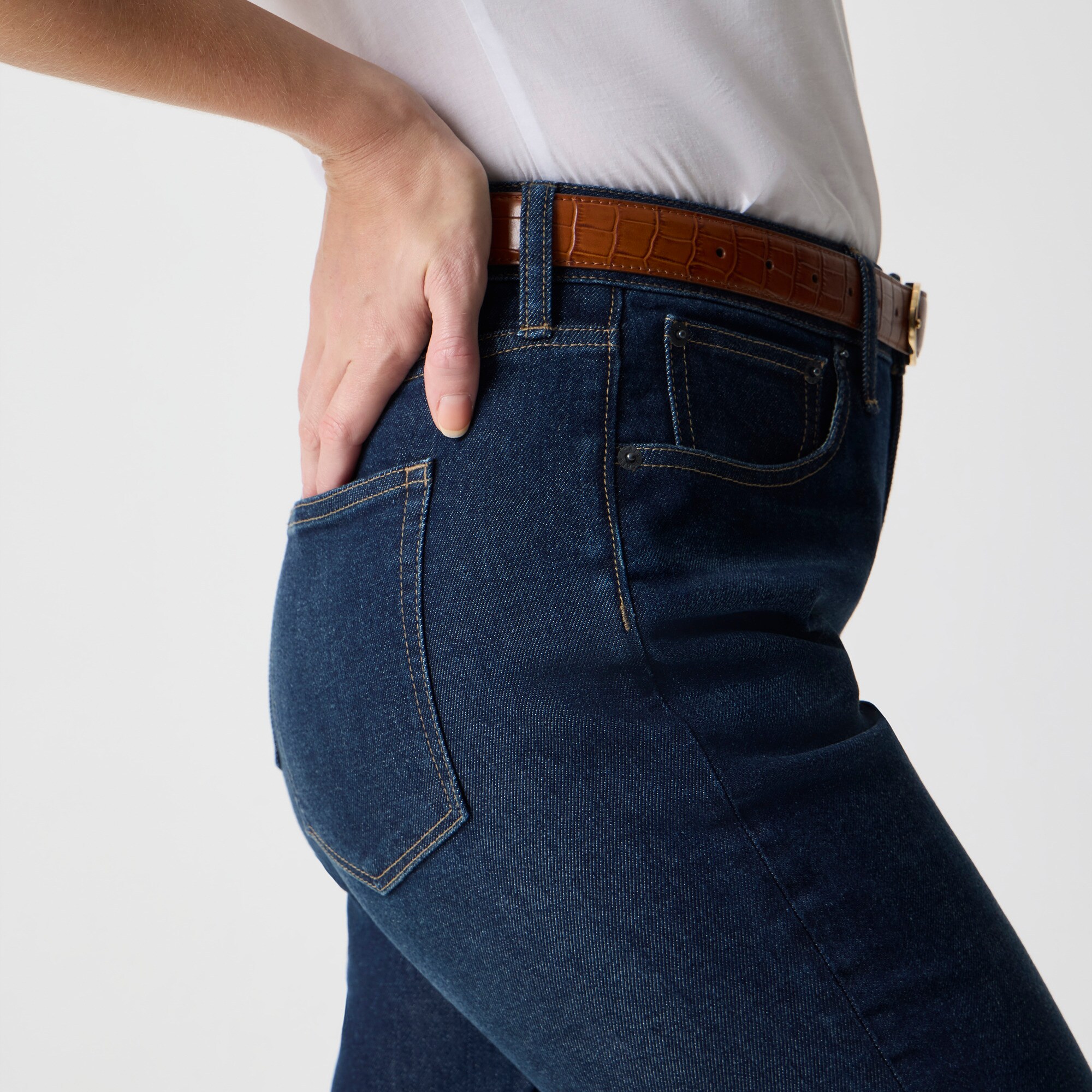 Curvy Essential straight jean in all-day stretch