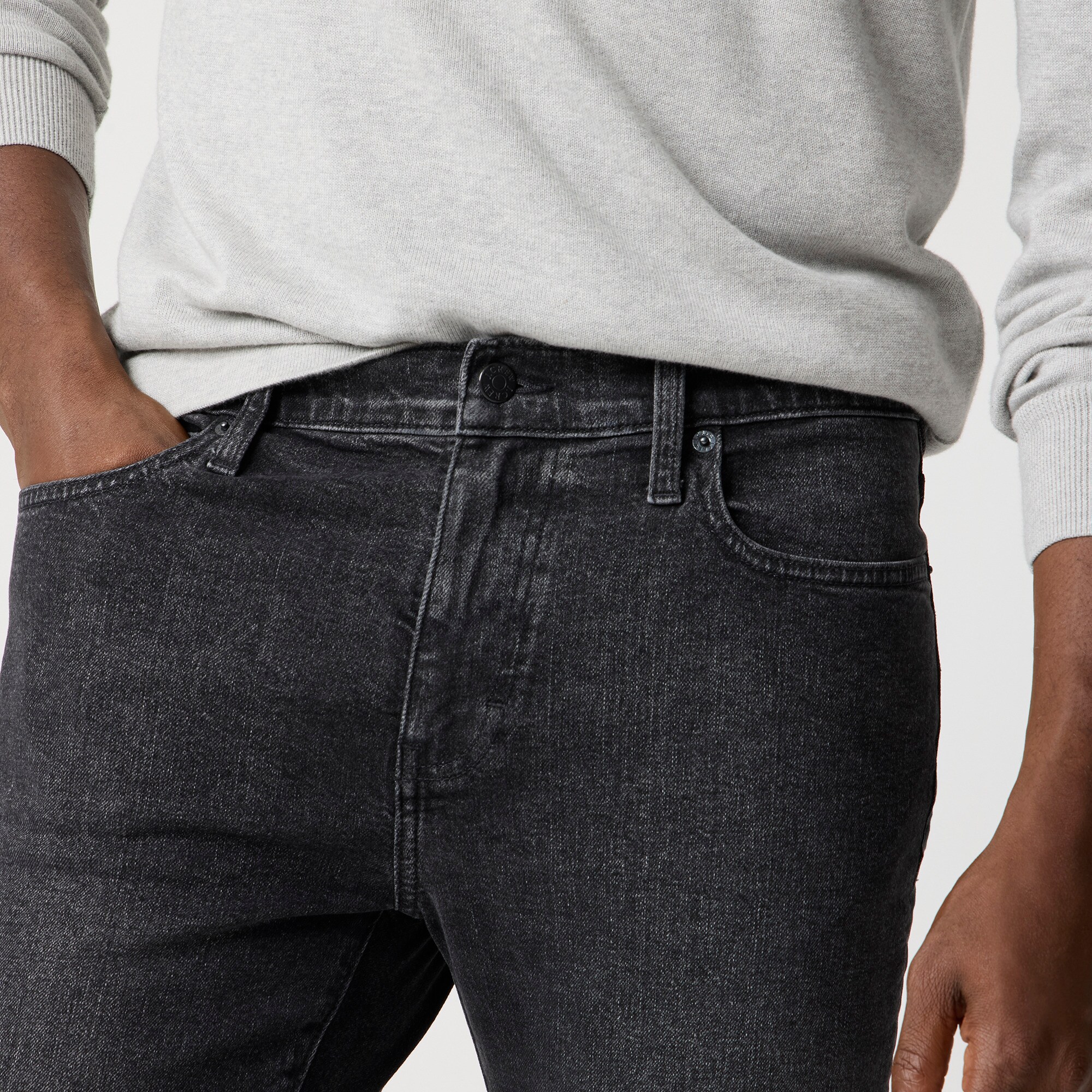 Slim-fit black jean in vintage stretch