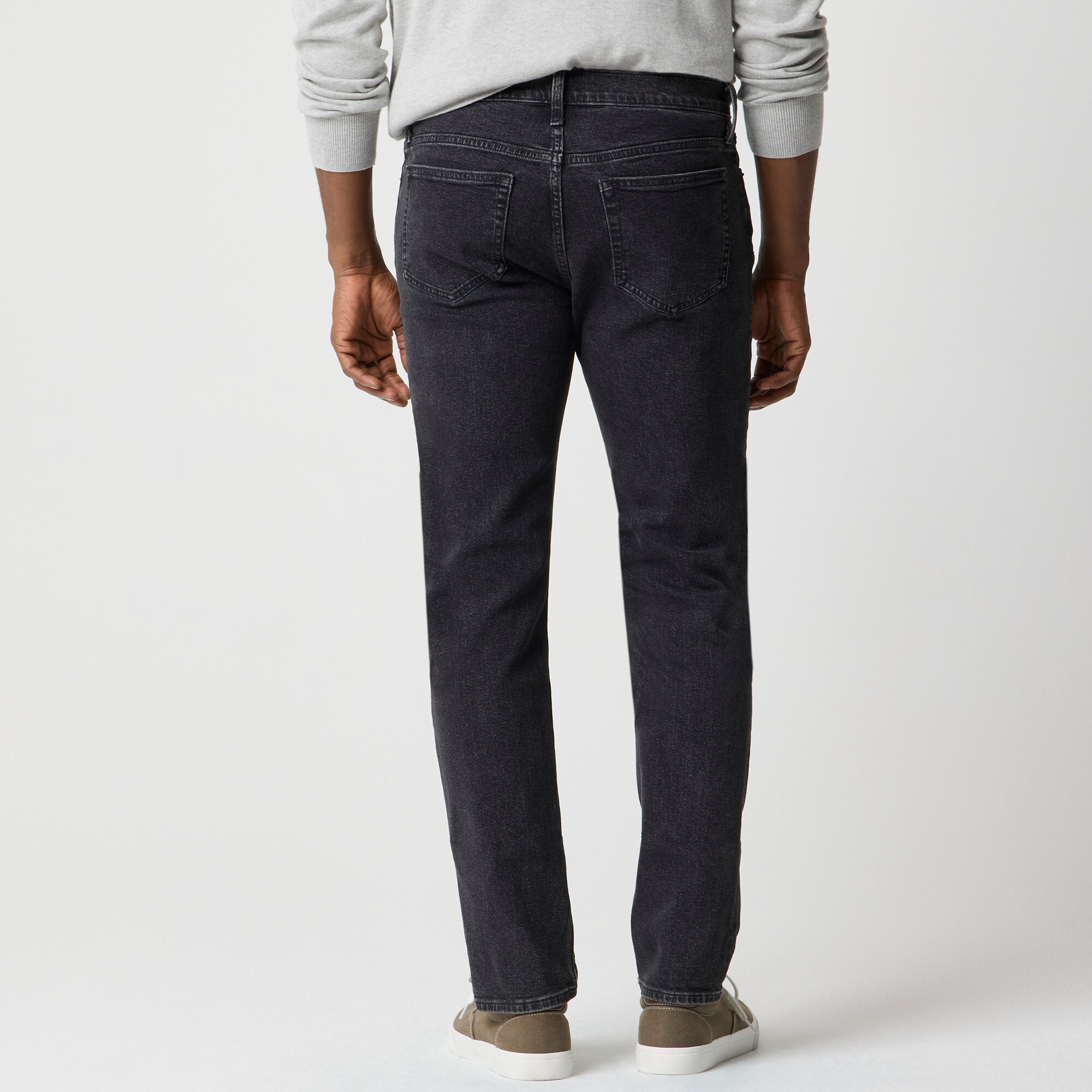 Slim-fit black jean in vintage stretch