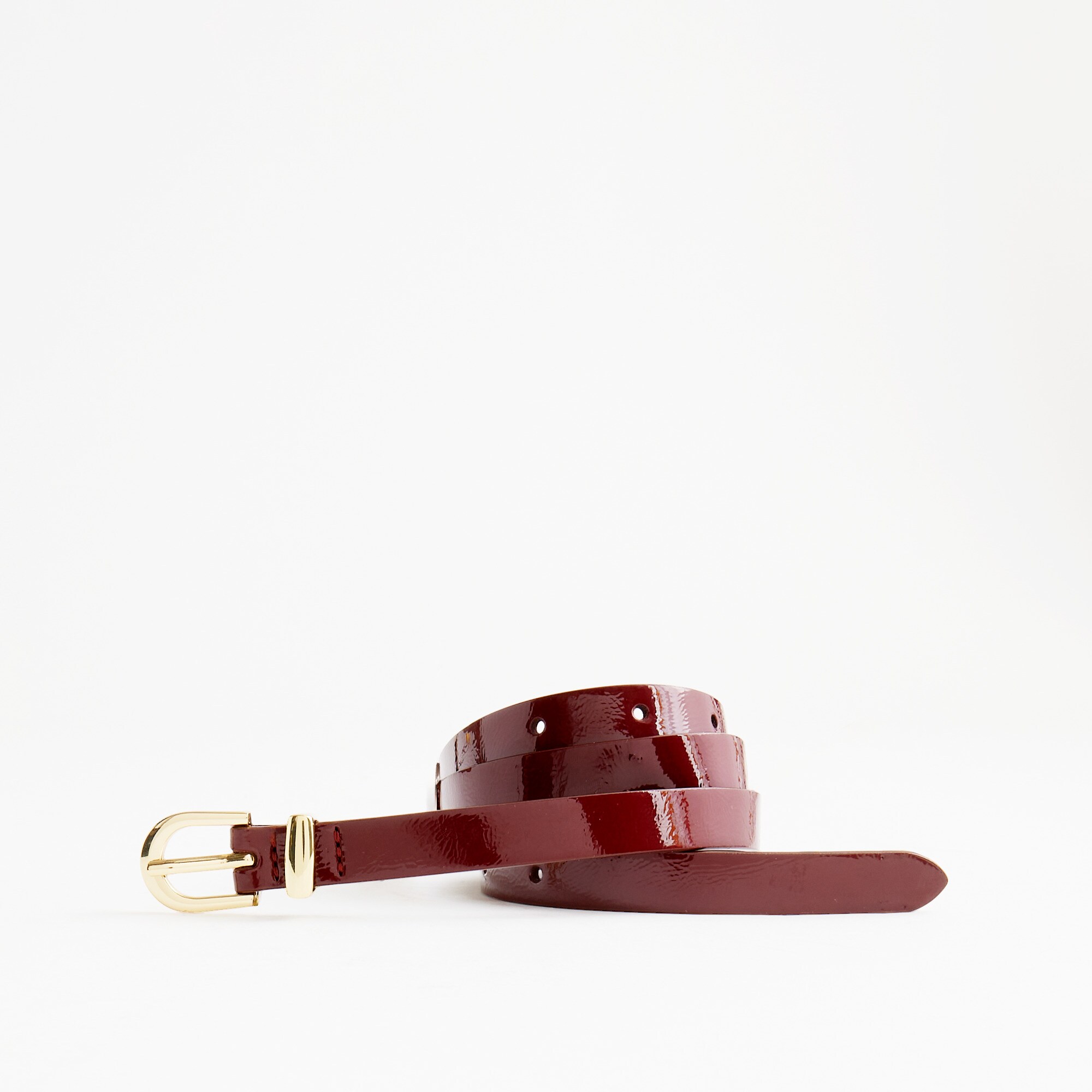 Oval-buckle shiny belt