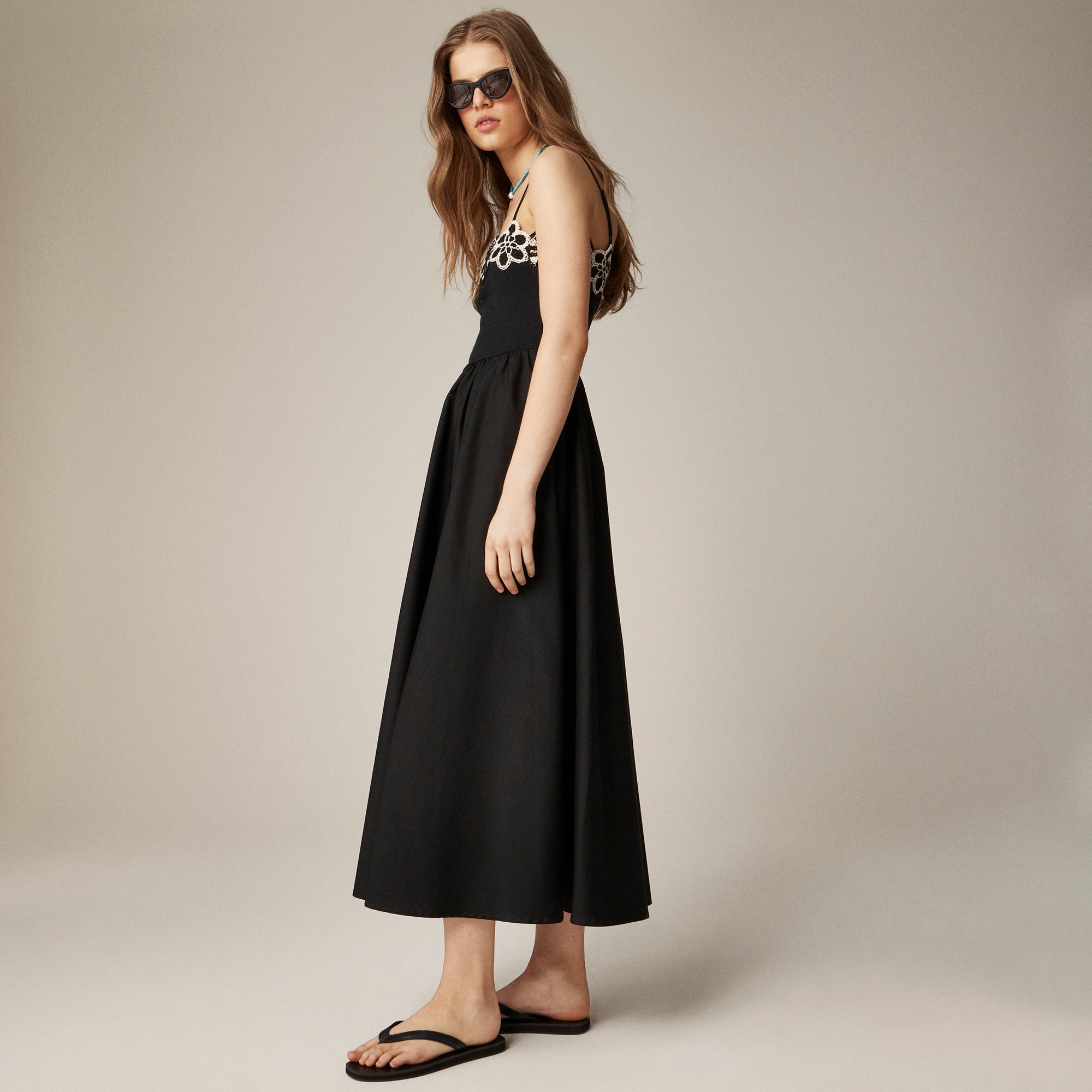 threetimes ♥ V layered dress /追跡付 Swipe left 👉👉👉👉 💃💃 Get this lovely gowns for 23,000