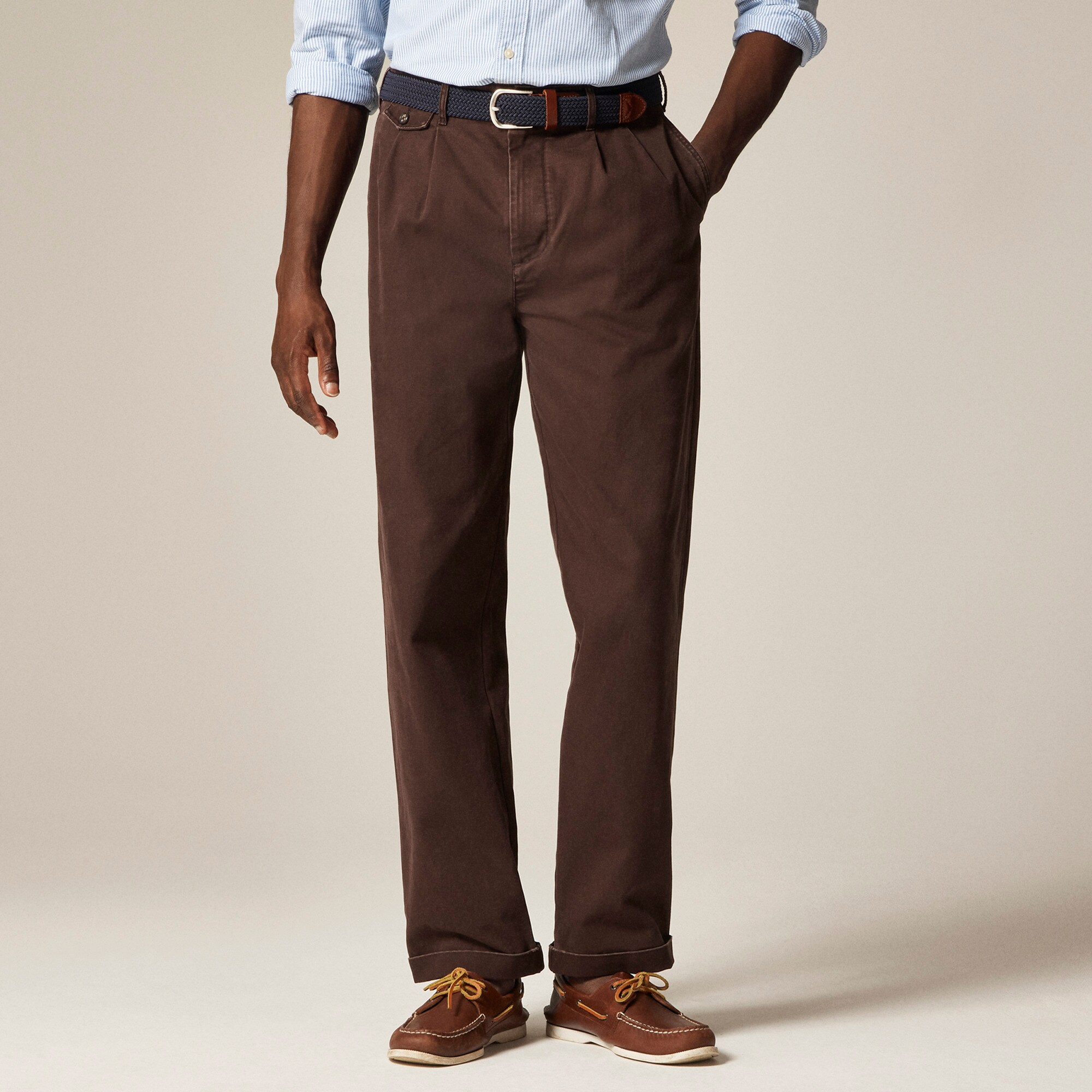  Relaxed-fit double-pleated chino pant in washed canvas