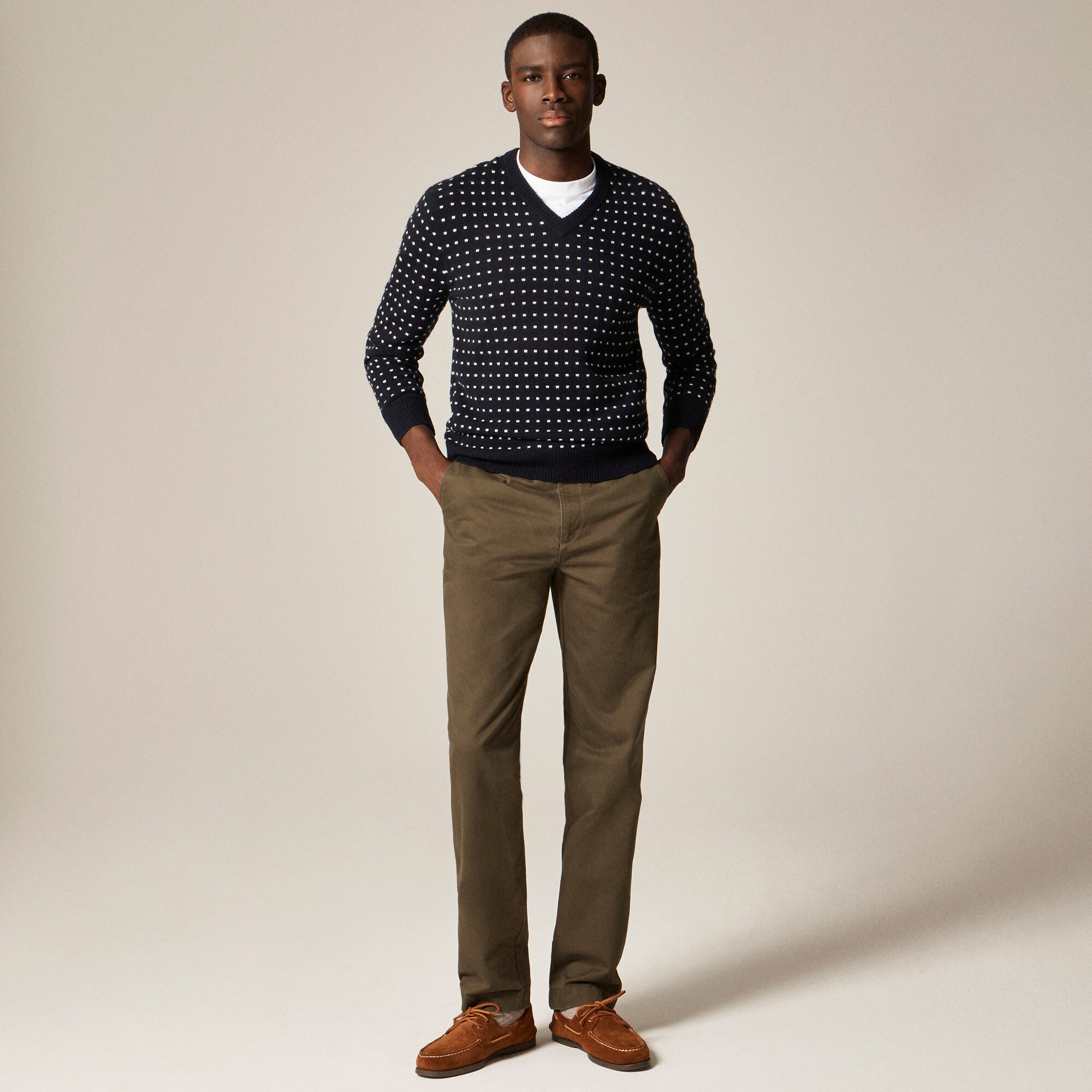 Relaxed midweight cashmere V-neck sweater in jacquard dot