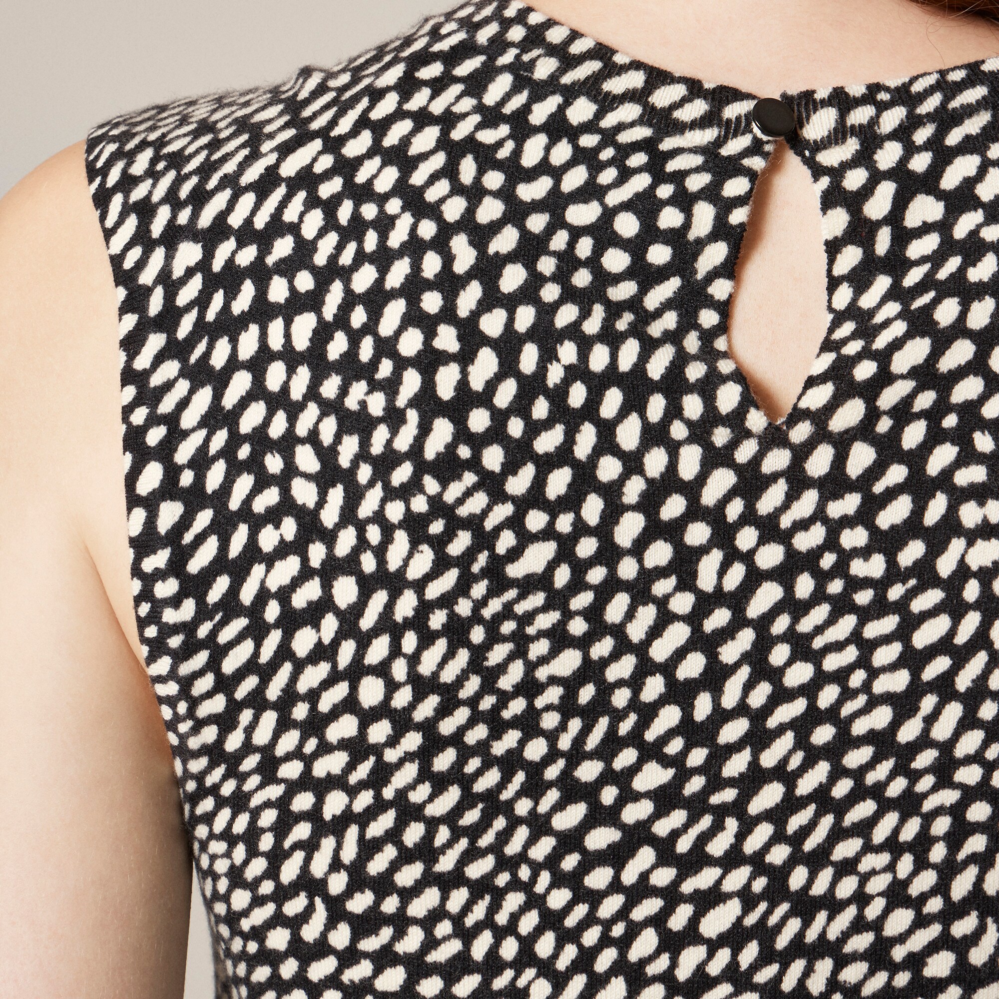 Featherweight cashmere cropped sweater shell in spot print
