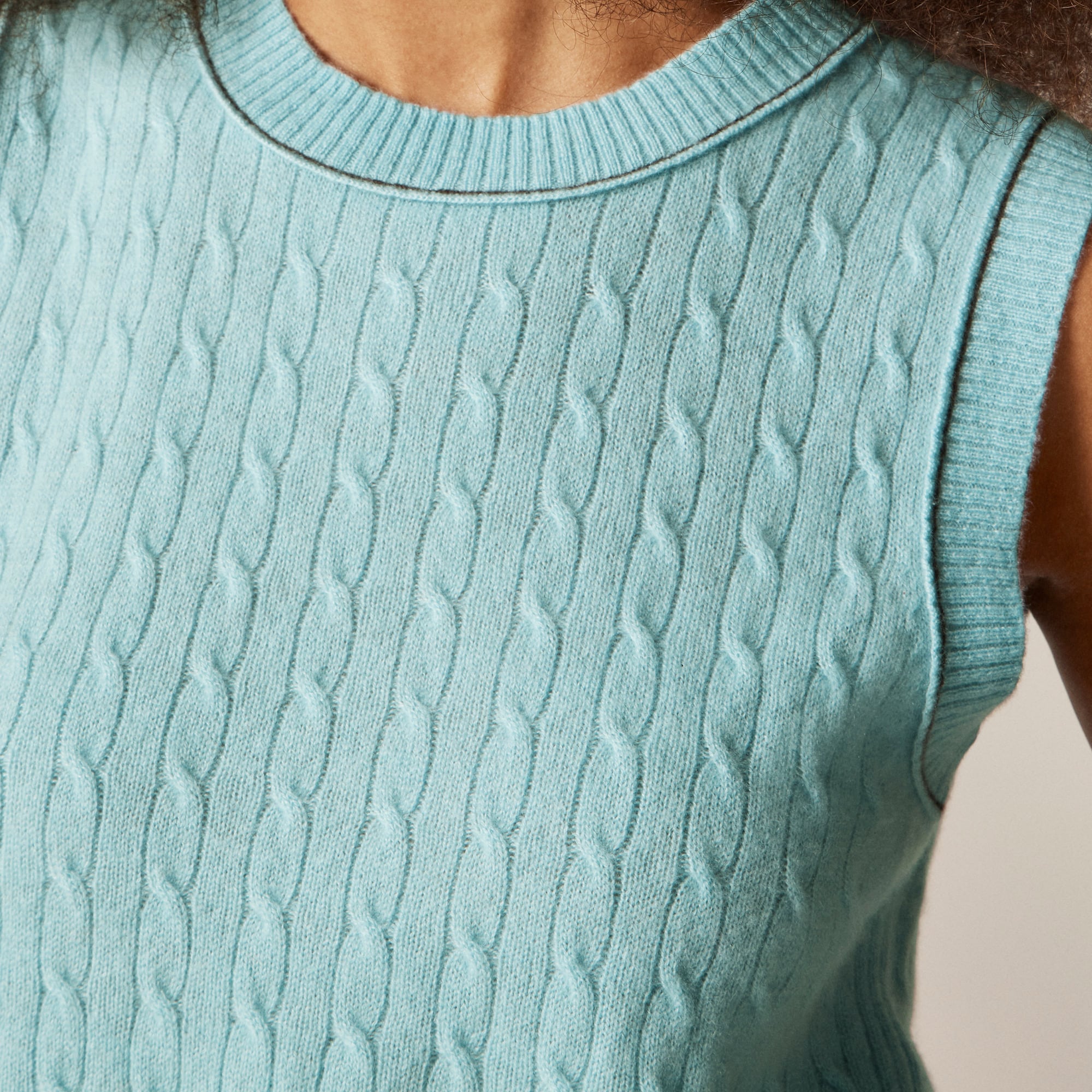 Cashmere cable-knit sweater shell with contrast trim - image 4