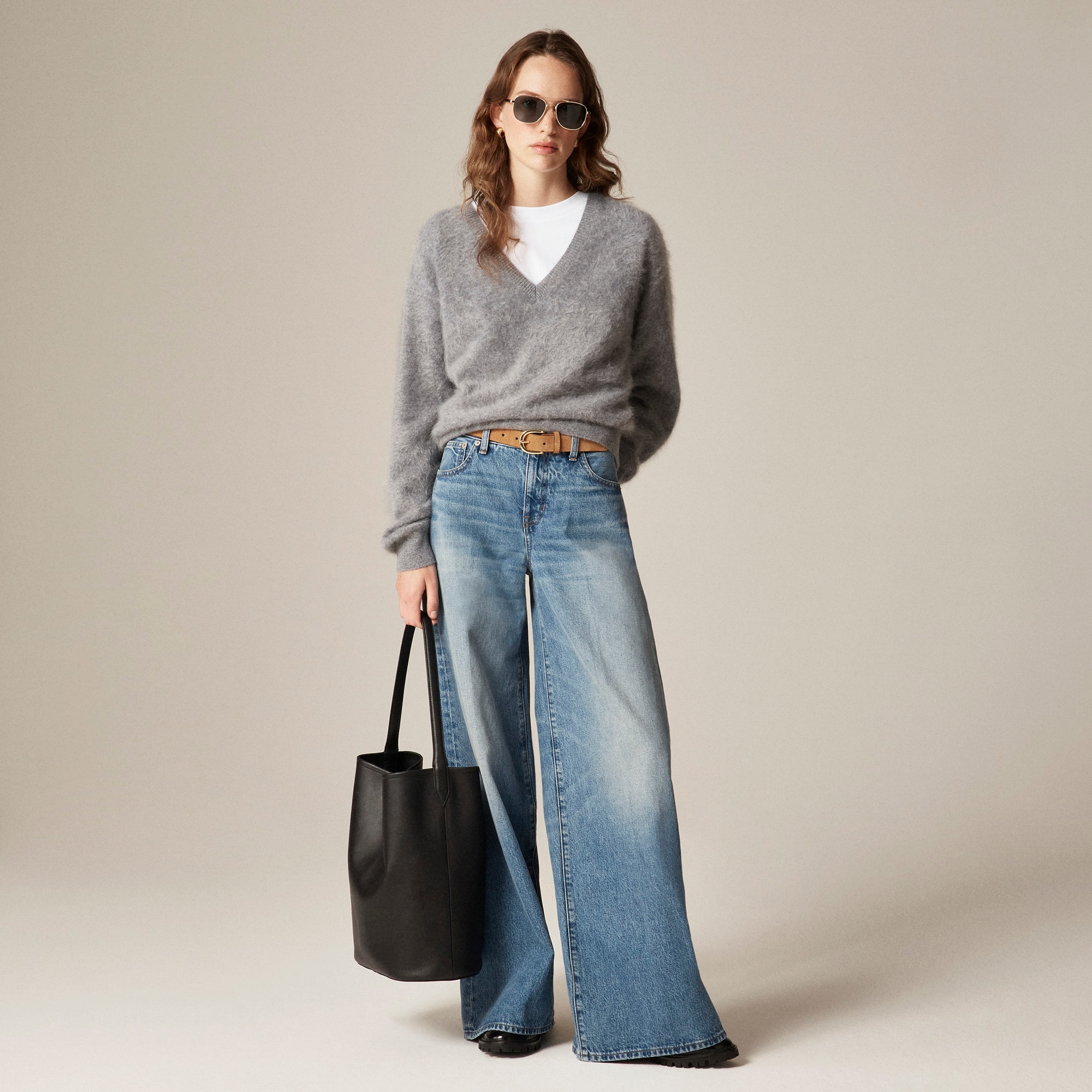 Brushed cashmere V-neck sweater - image 3