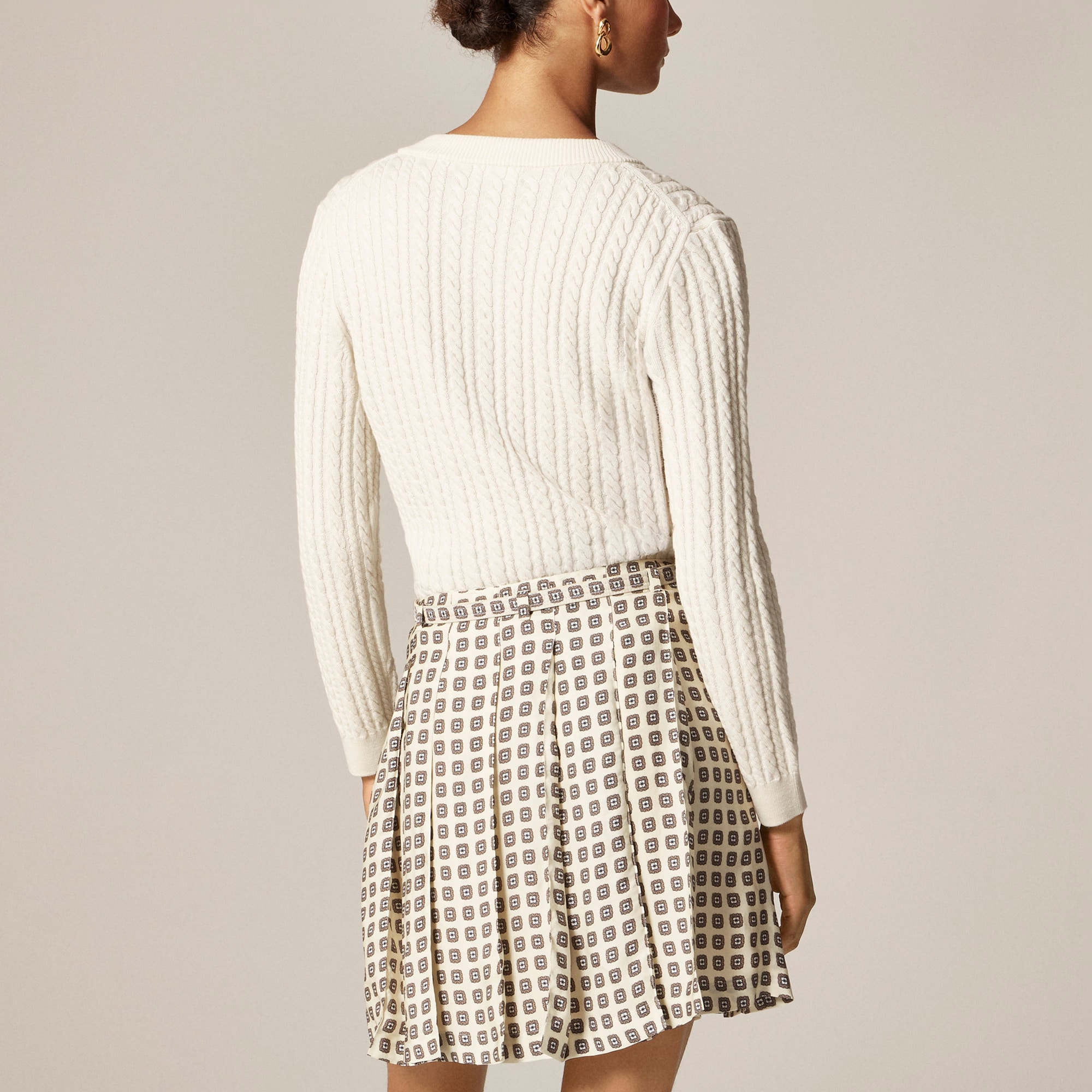 Pleated prep skirt in foulard print