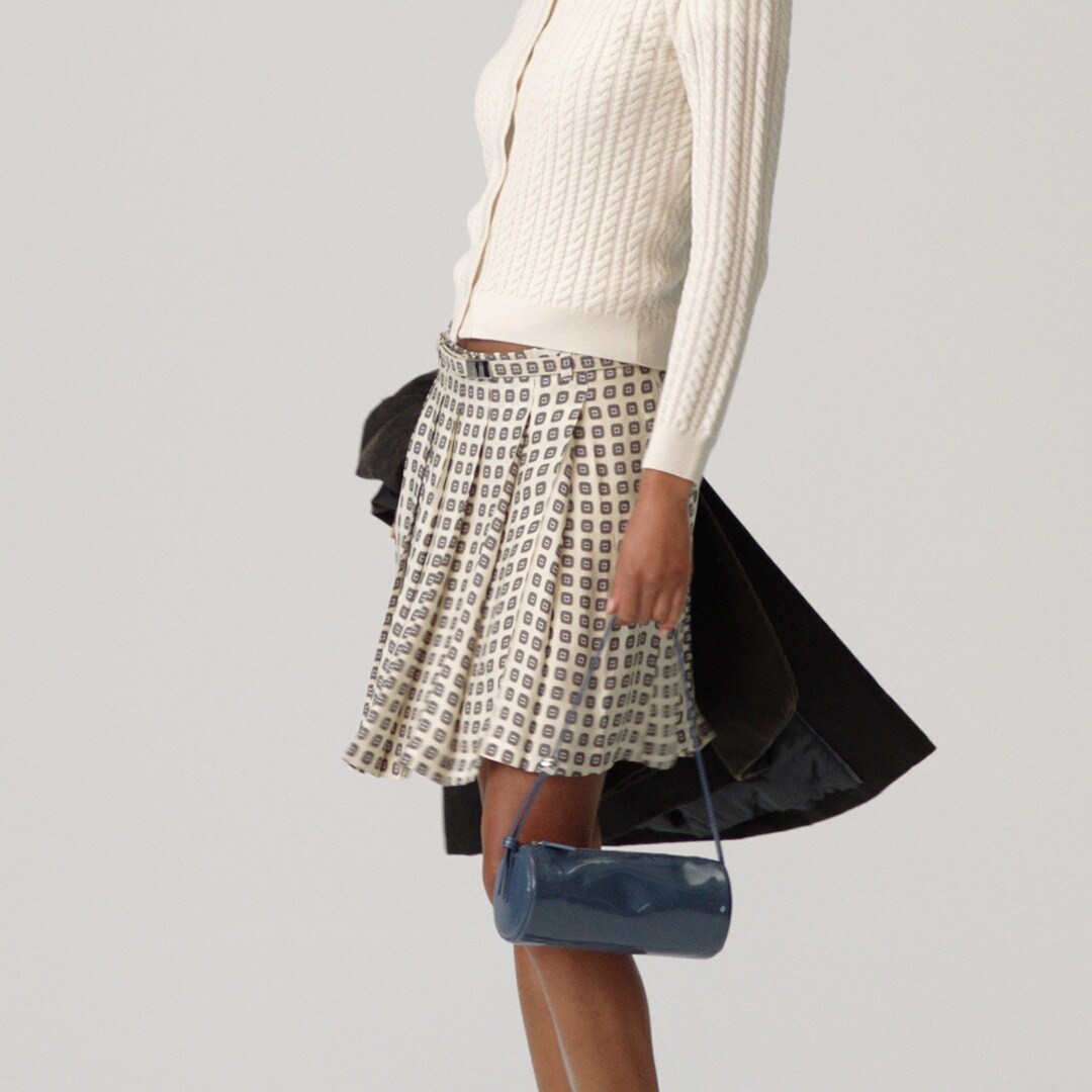 Pleated prep skirt in foulard print