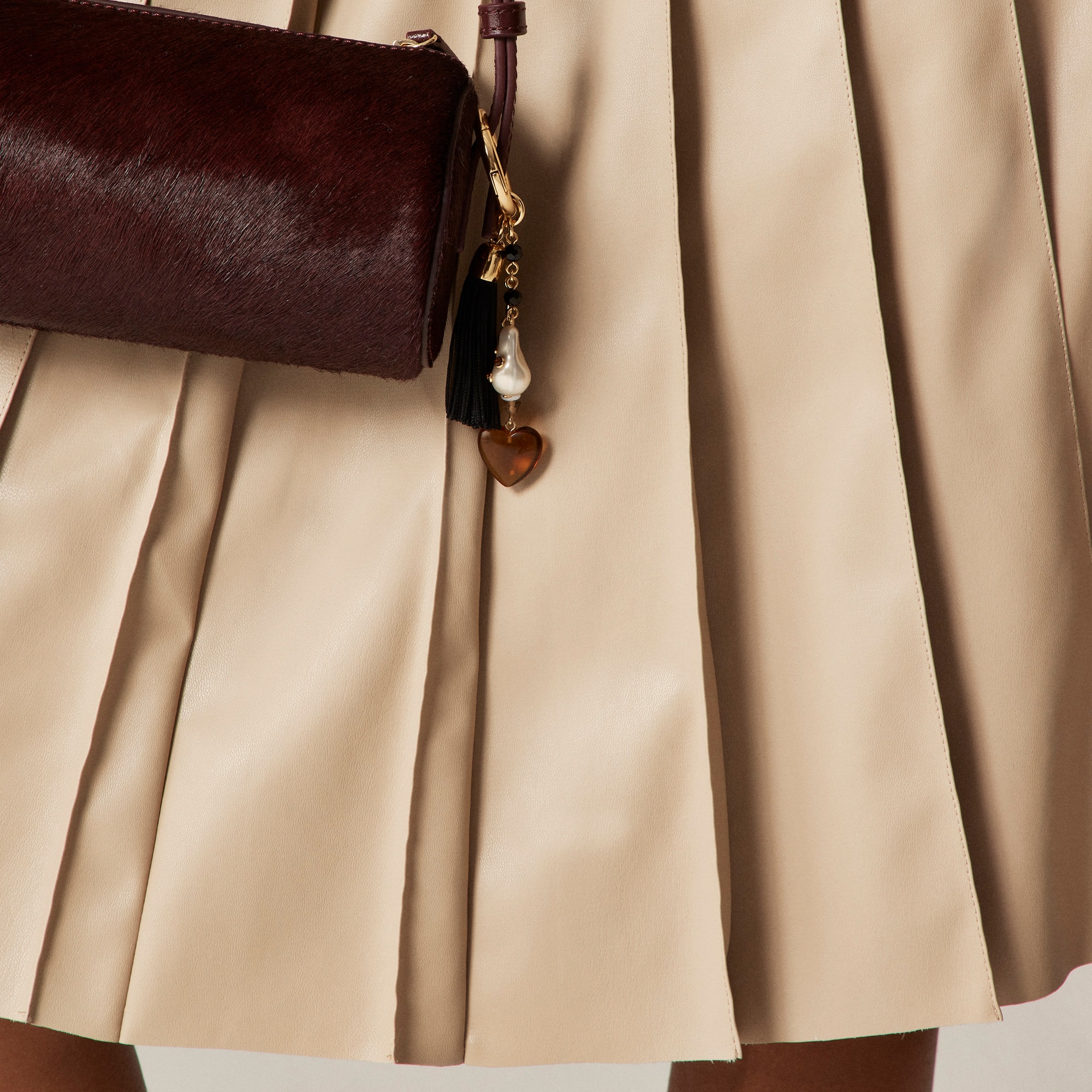 Pleated knee-length skirt in faux leather