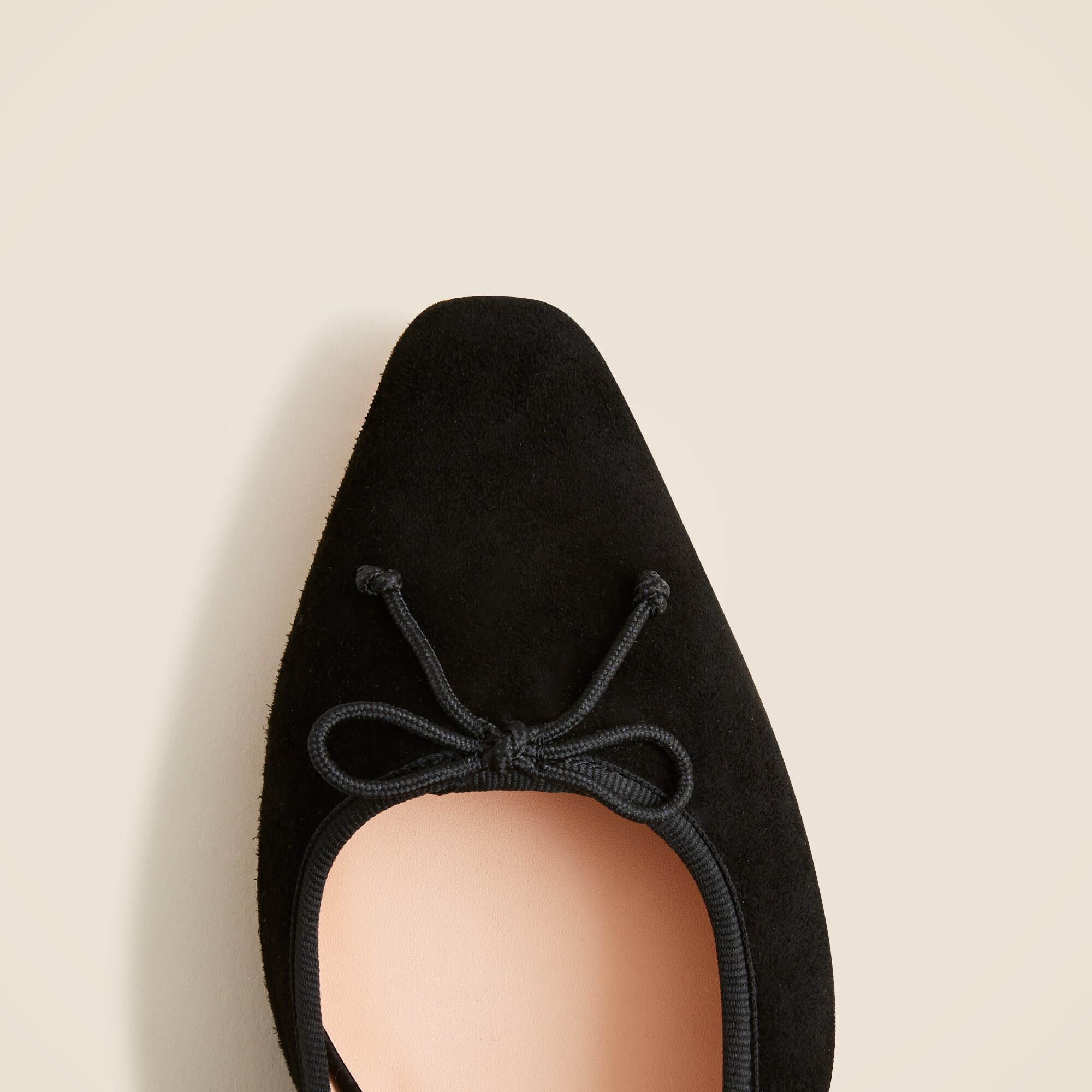 Pointed-toe pumps in suede