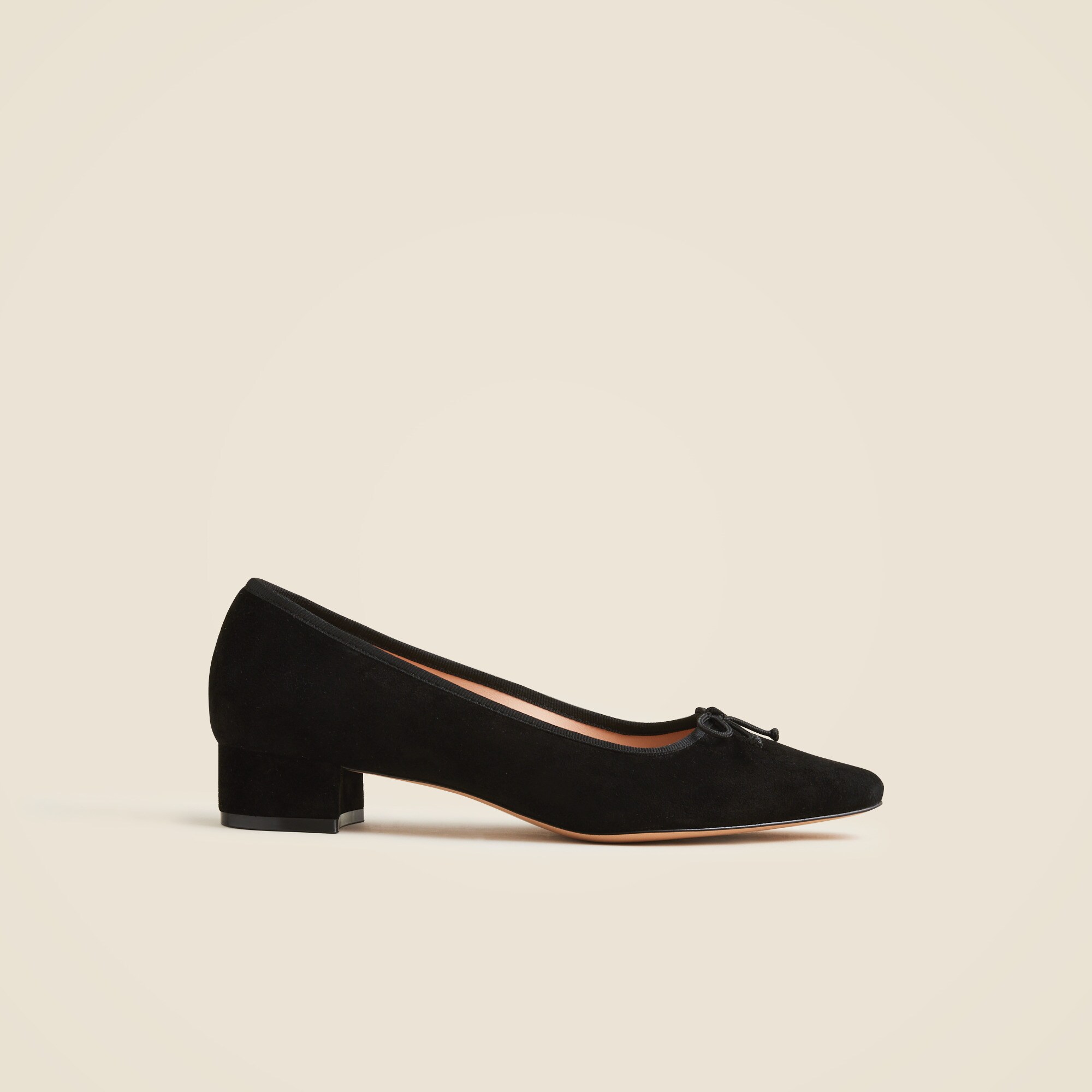 Pointed-toe pumps in suede