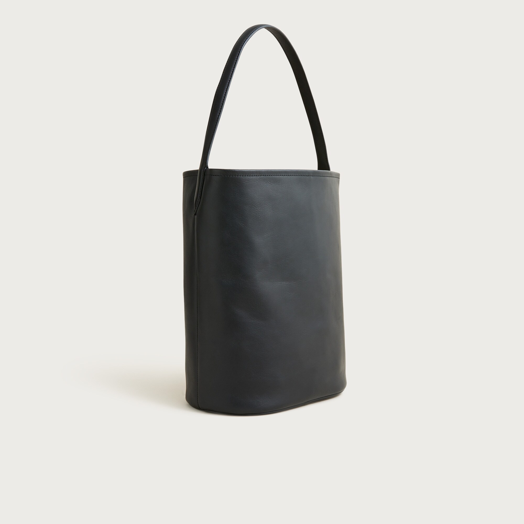（ベストセラー）J Crew Berkeley レザーバケットバッグ Berkeley Big Bucket Bag In Leather For Women | J.Crew