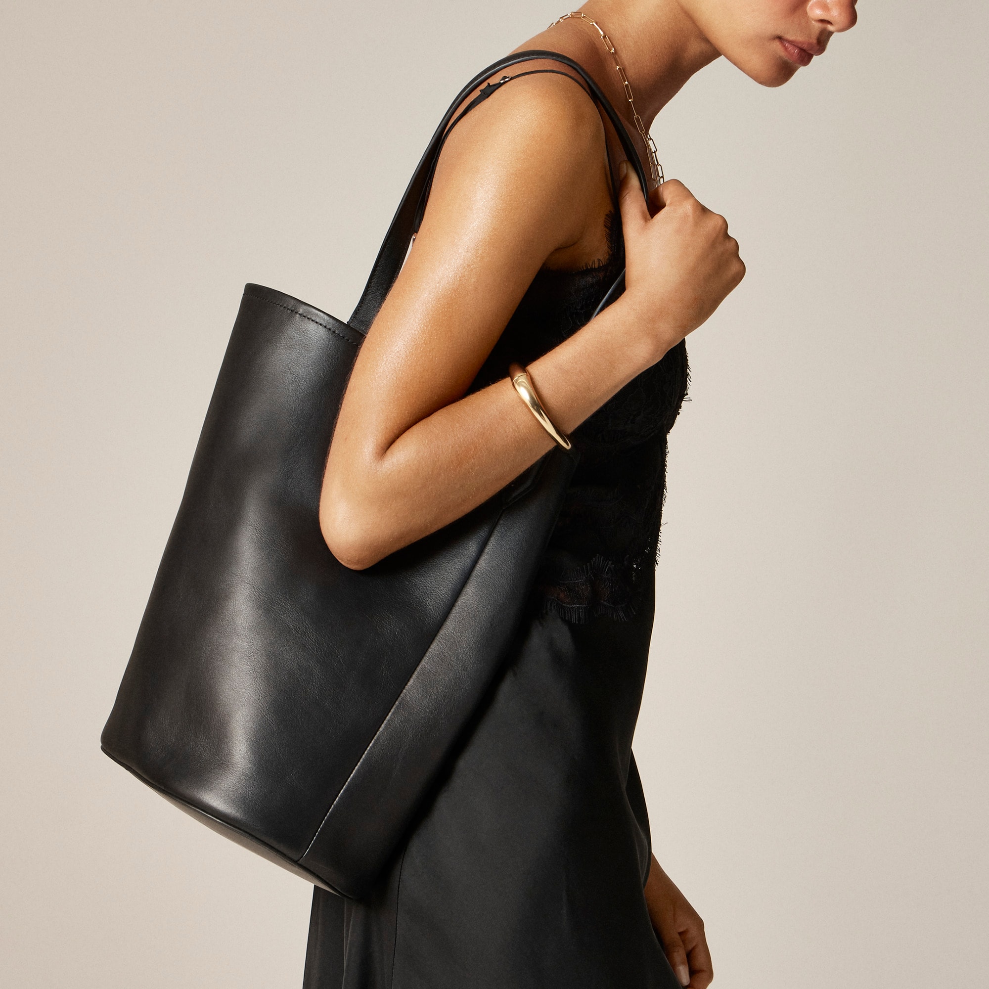 womens Berkeley big bucket bag in leather