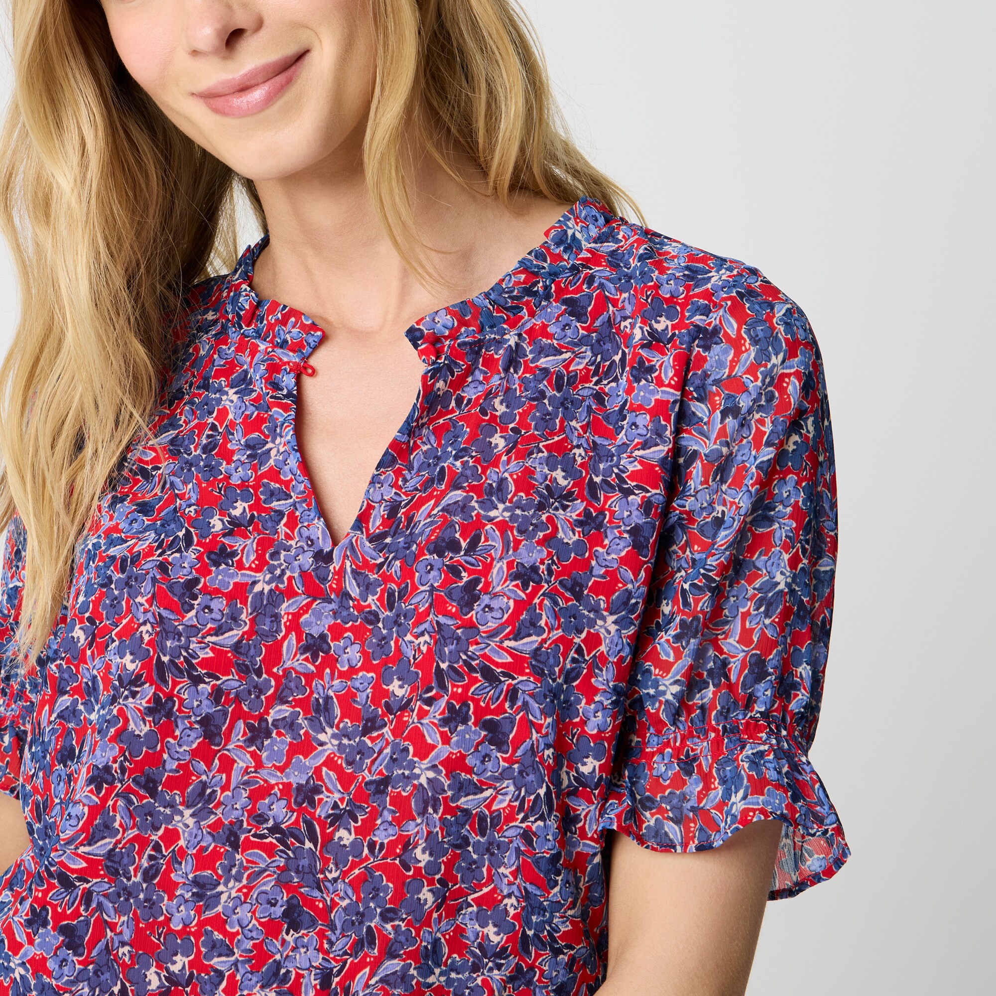 Short-sleeve printed ruffleneck top
