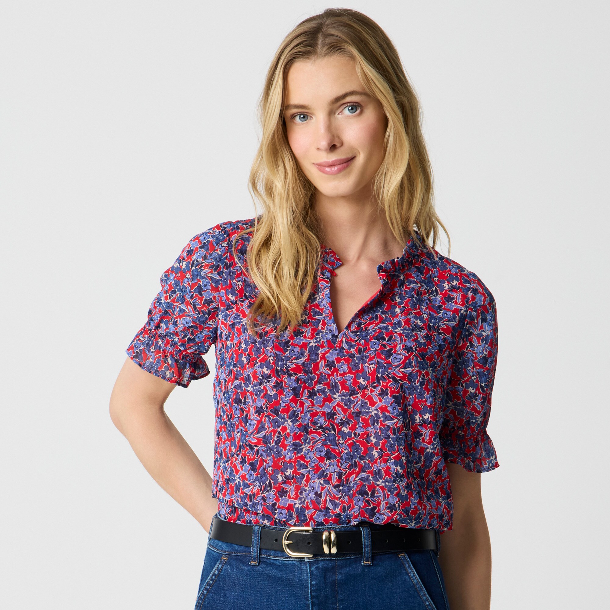  Short-sleeve printed ruffleneck top