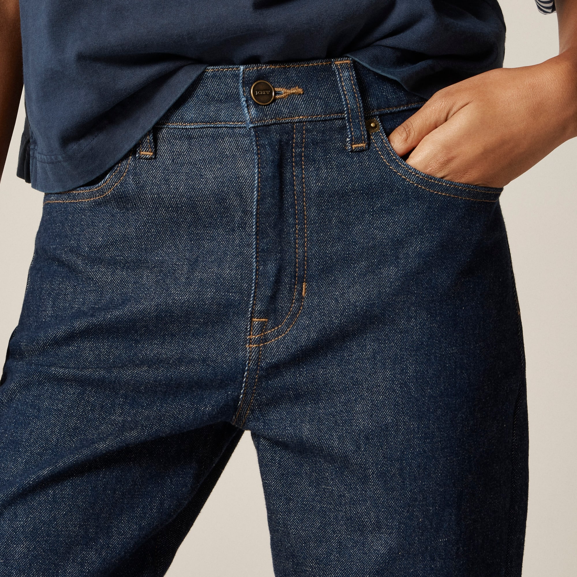 Nipped straight jean in stretch