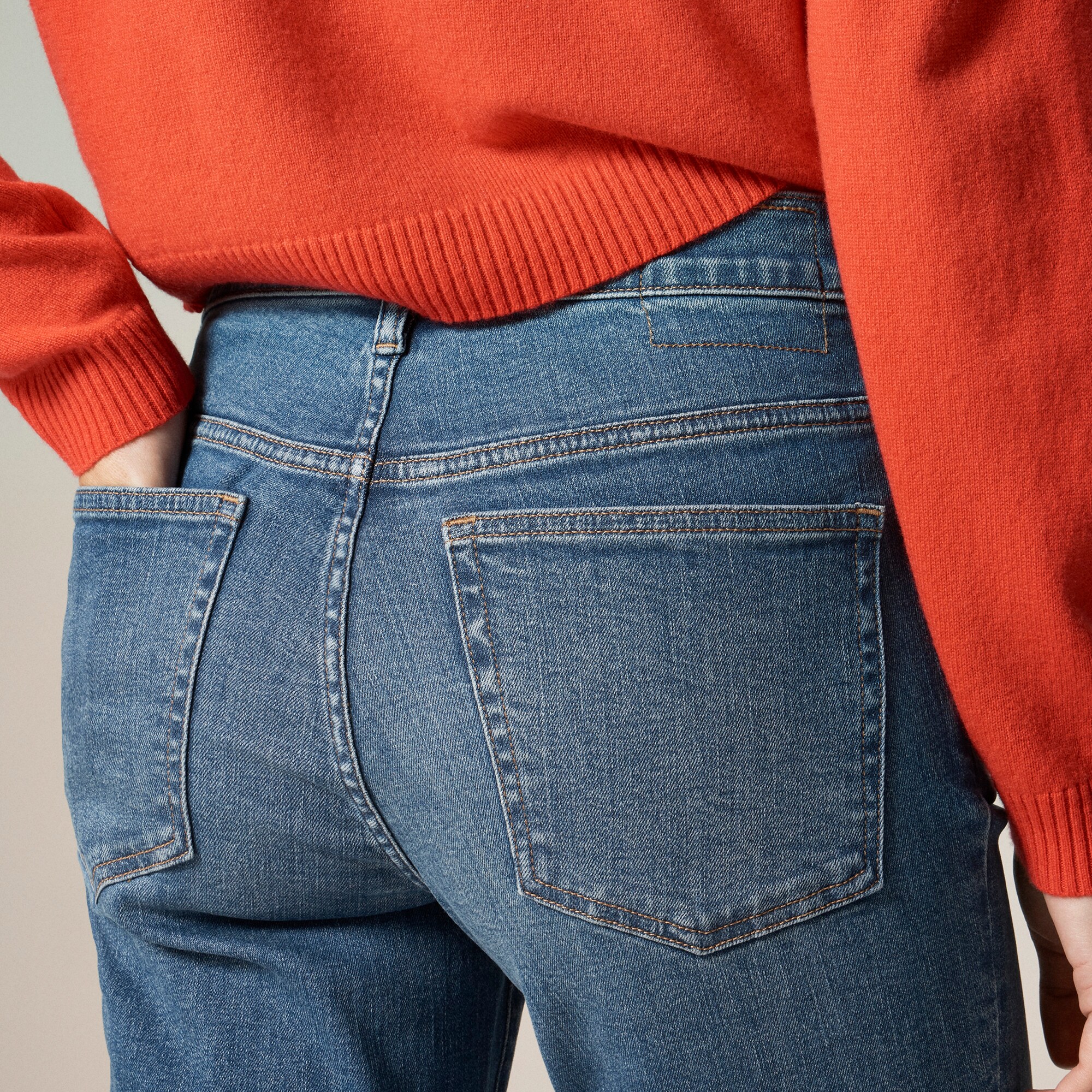 Petite mid-rise cropped kickout jean