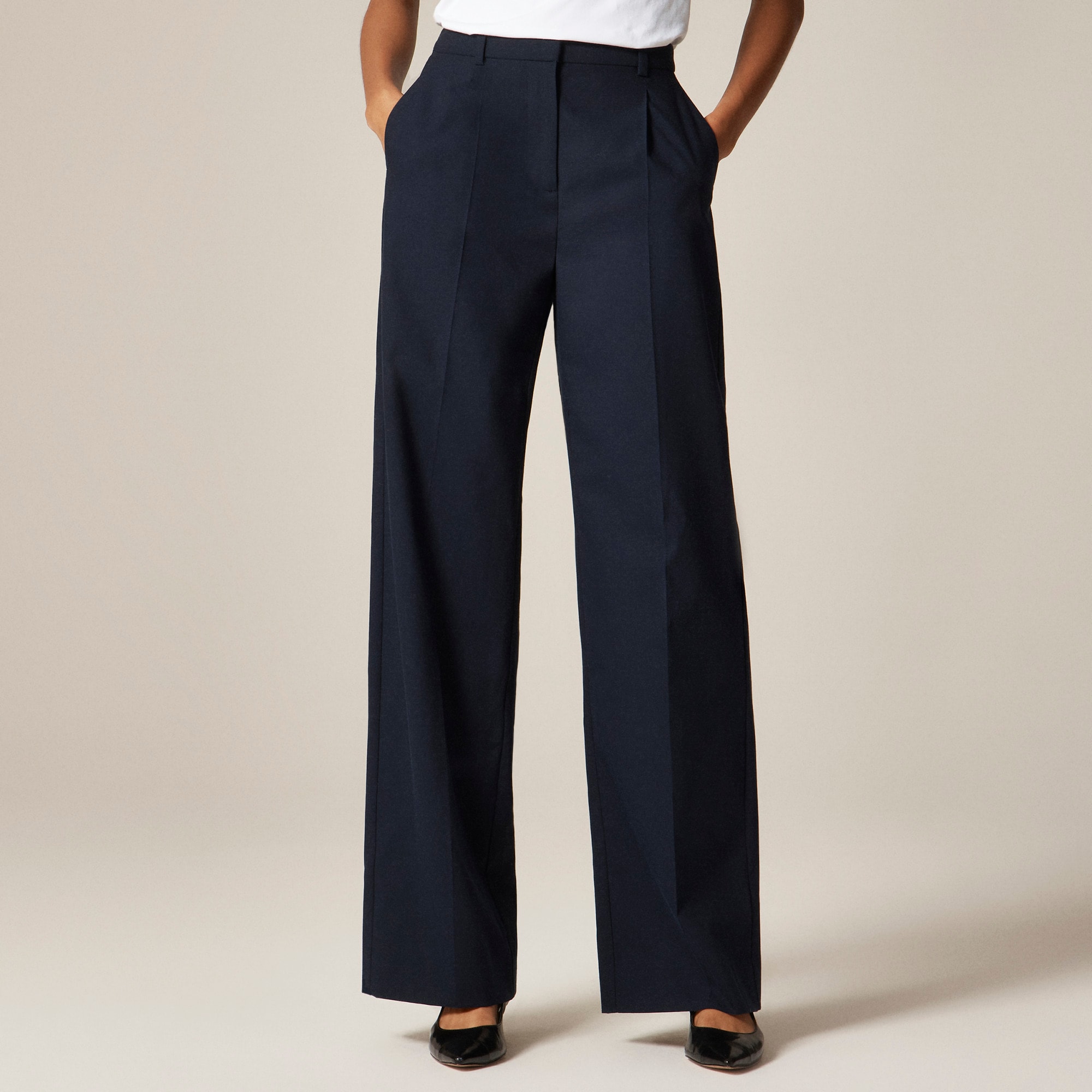Essential wide-leg pant in Italian studio wool blend