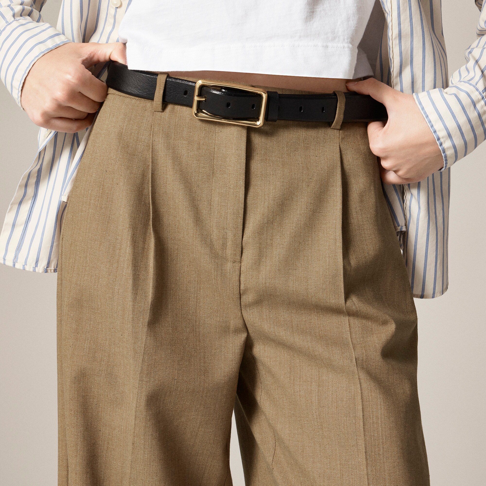 Essential wide-leg pant in Italian studio wool blend