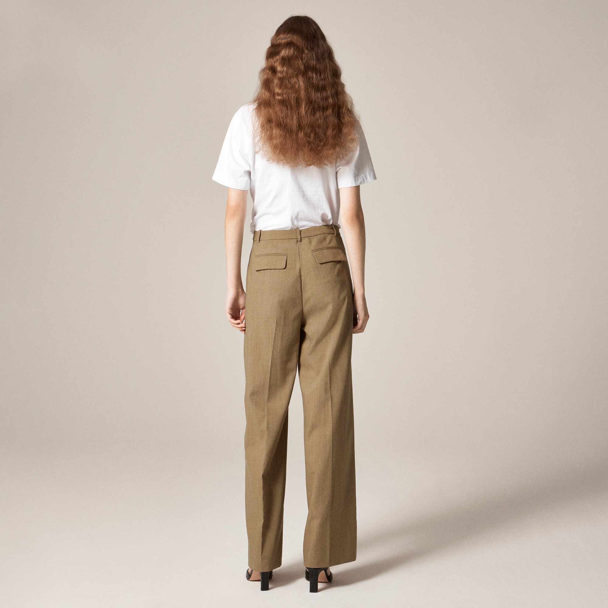 Essential wide-leg pant in Italian studio wool blend