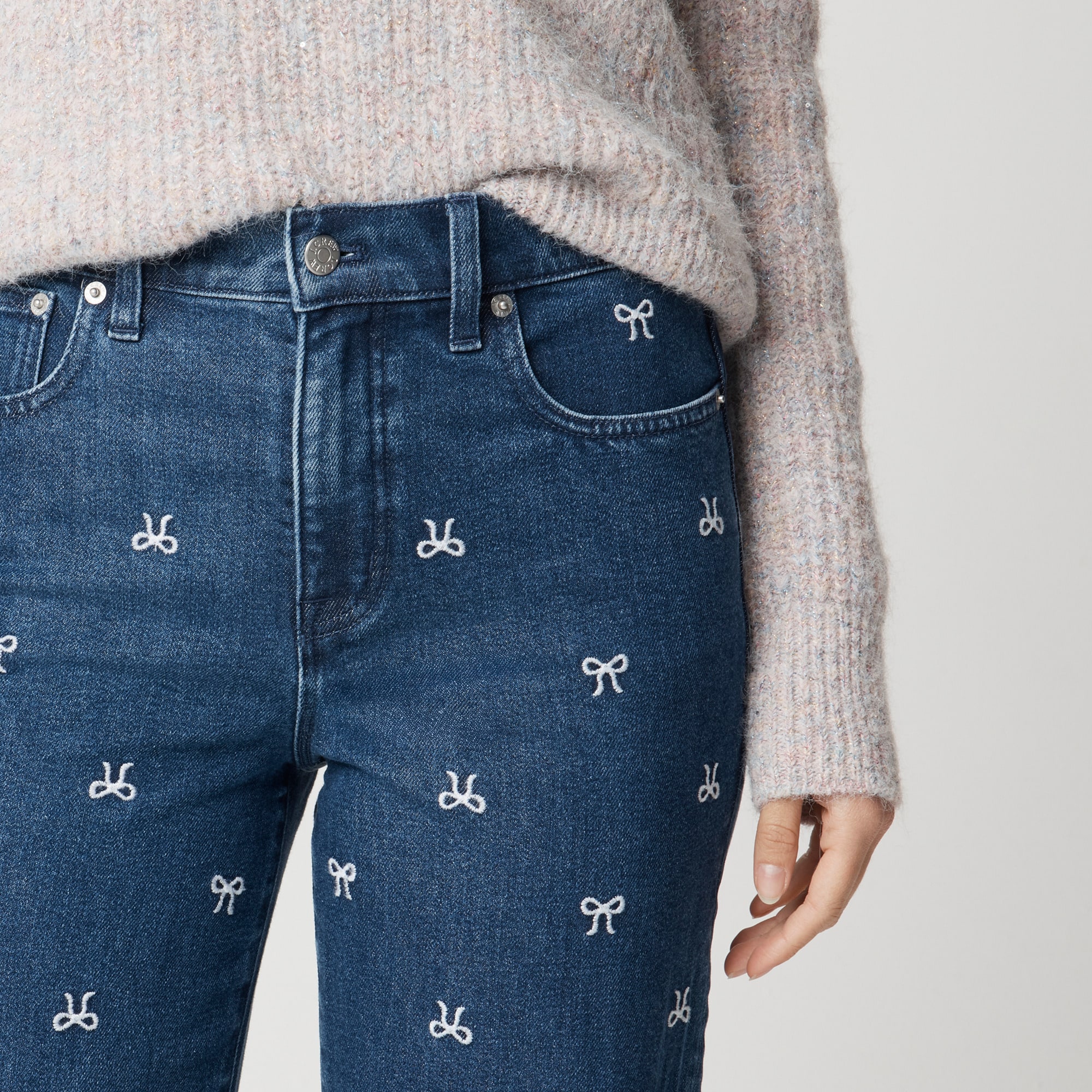 Bow-embroidered slim wide-leg jean in all-day stretch