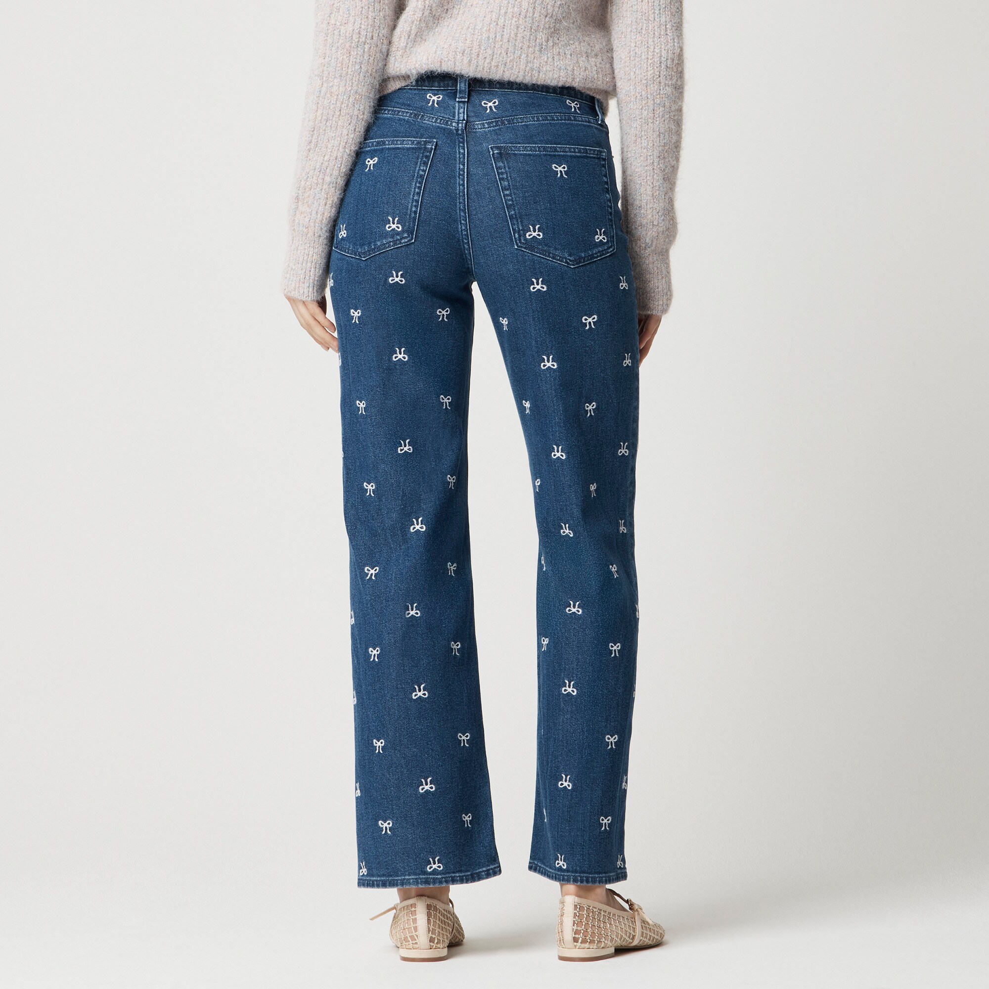 Bow-embroidered slim wide-leg jean in all-day stretch