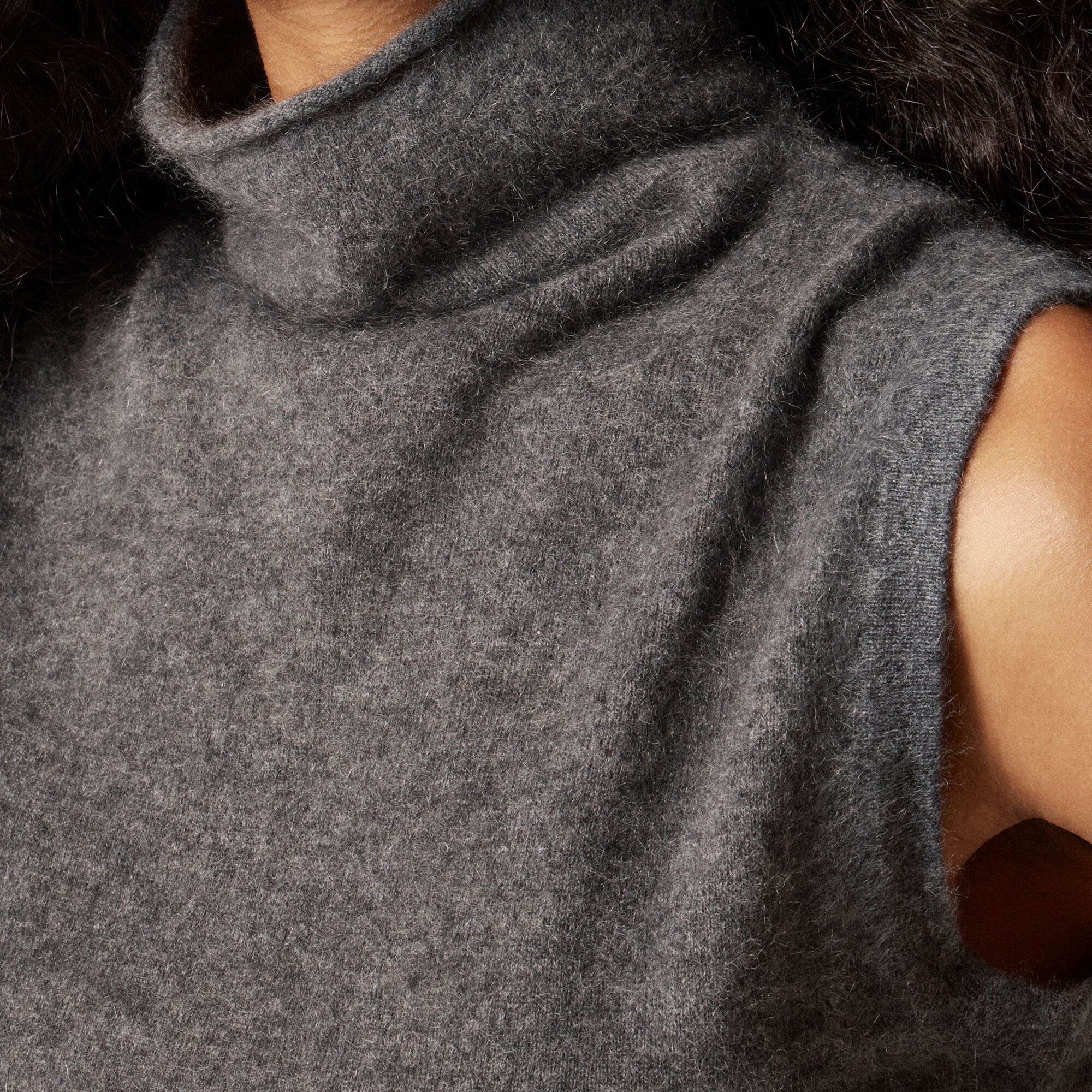 Brushed cashmere turtleneck sweater shell