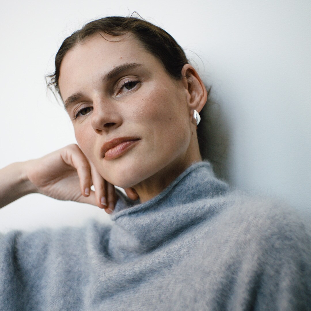 Wide-sleeve brushed cashmere turtleneck sweater