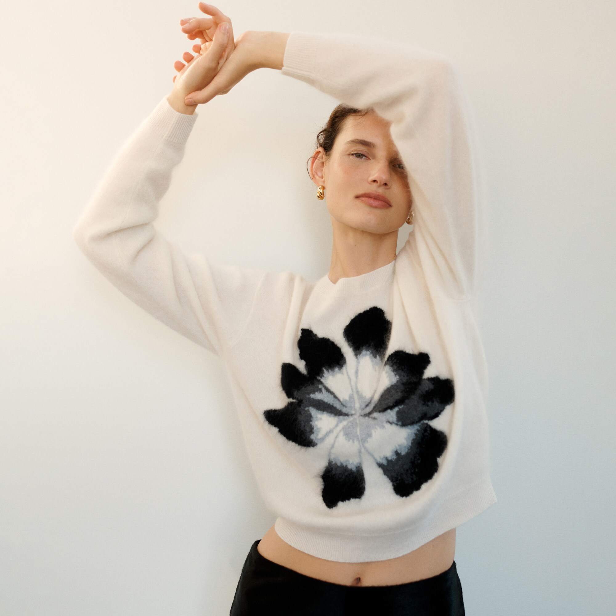 womens Brushed cashmere crewneck sweater with intarsia floral