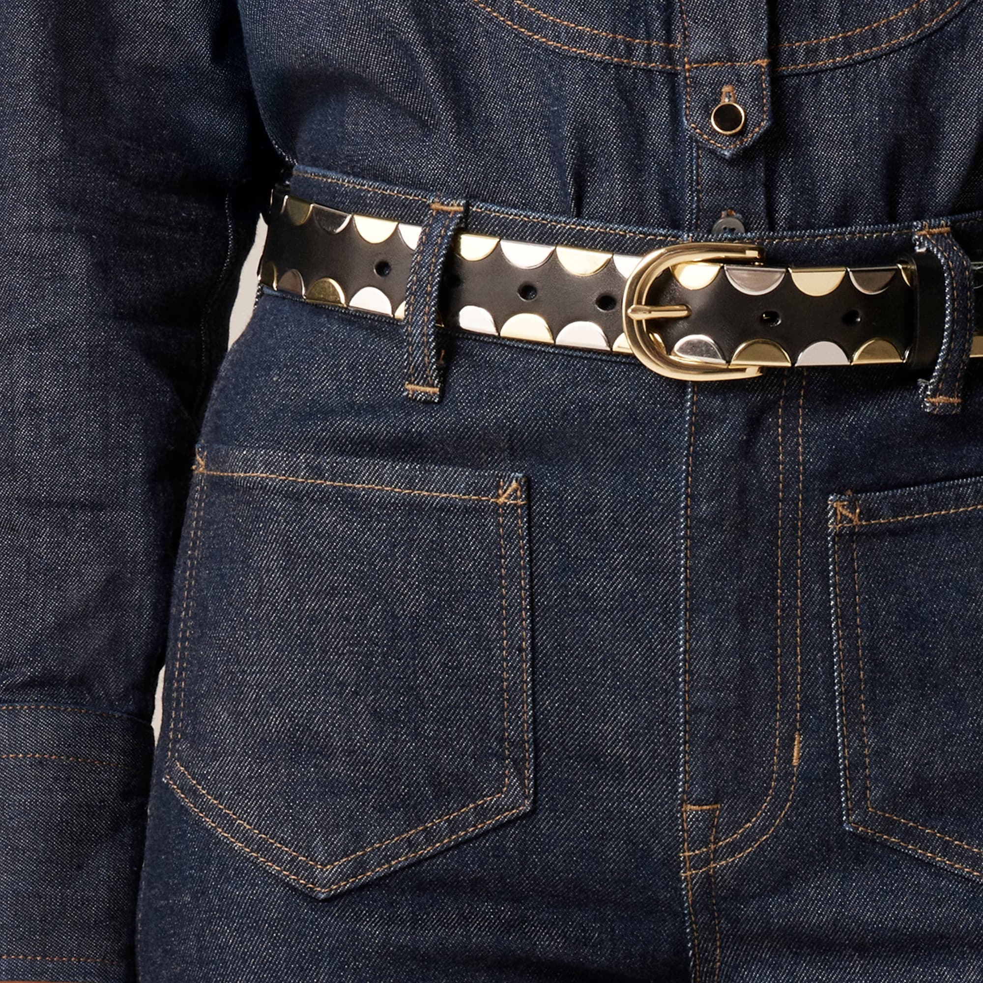 Classic metallic-tipped belt in leather