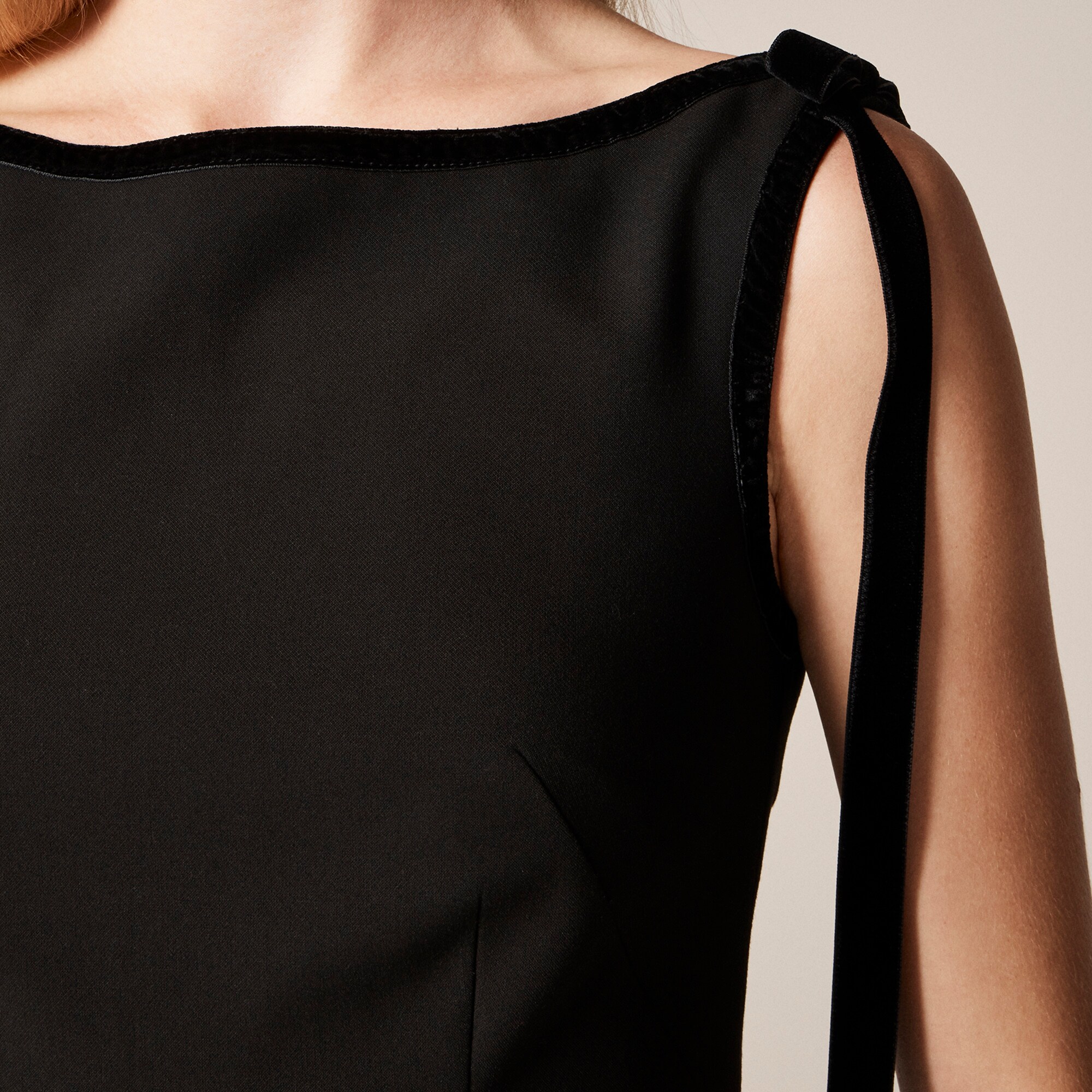 Seamed sheath dress with velvet bows in four-season stretch