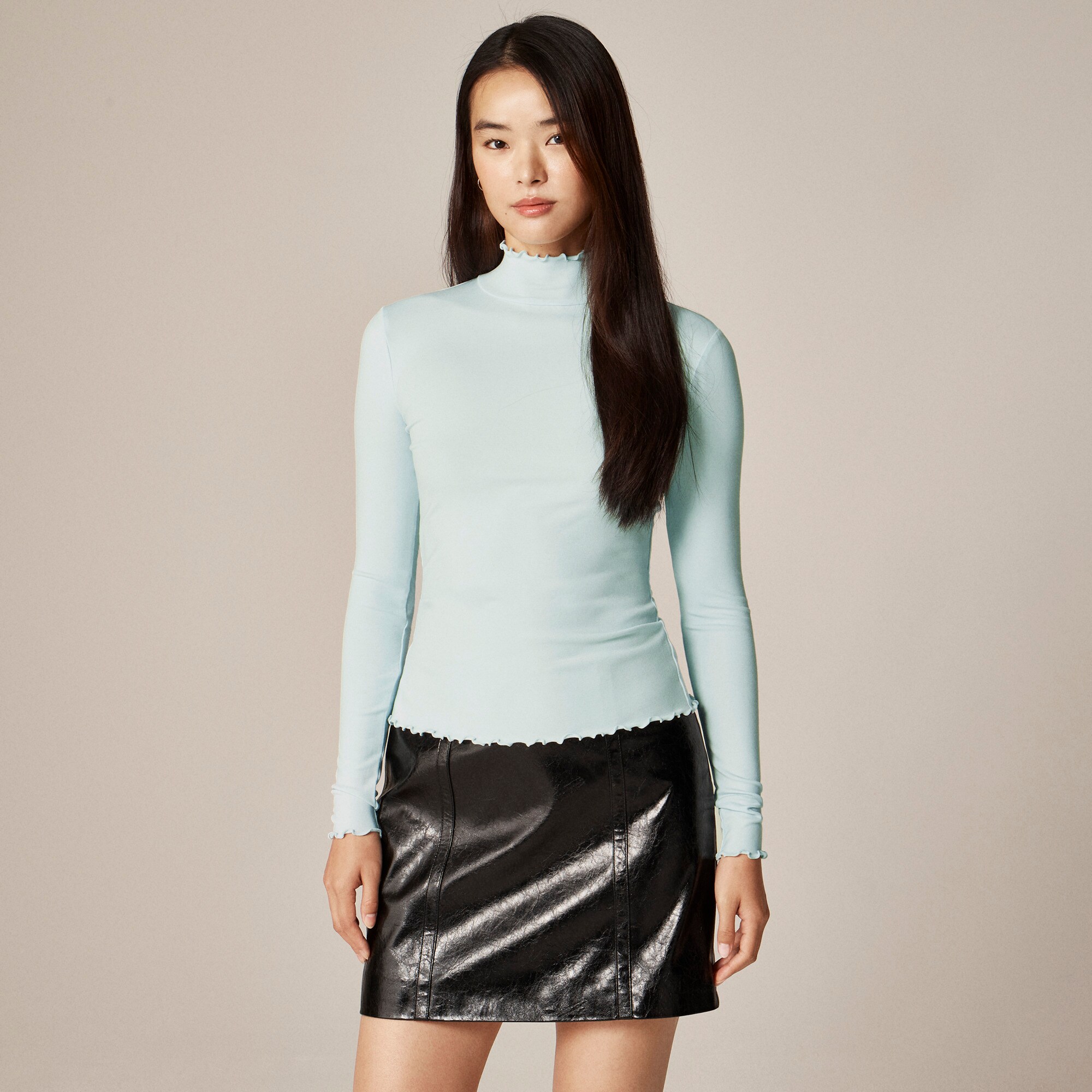  Refined rib lettuce-trim turtleneck