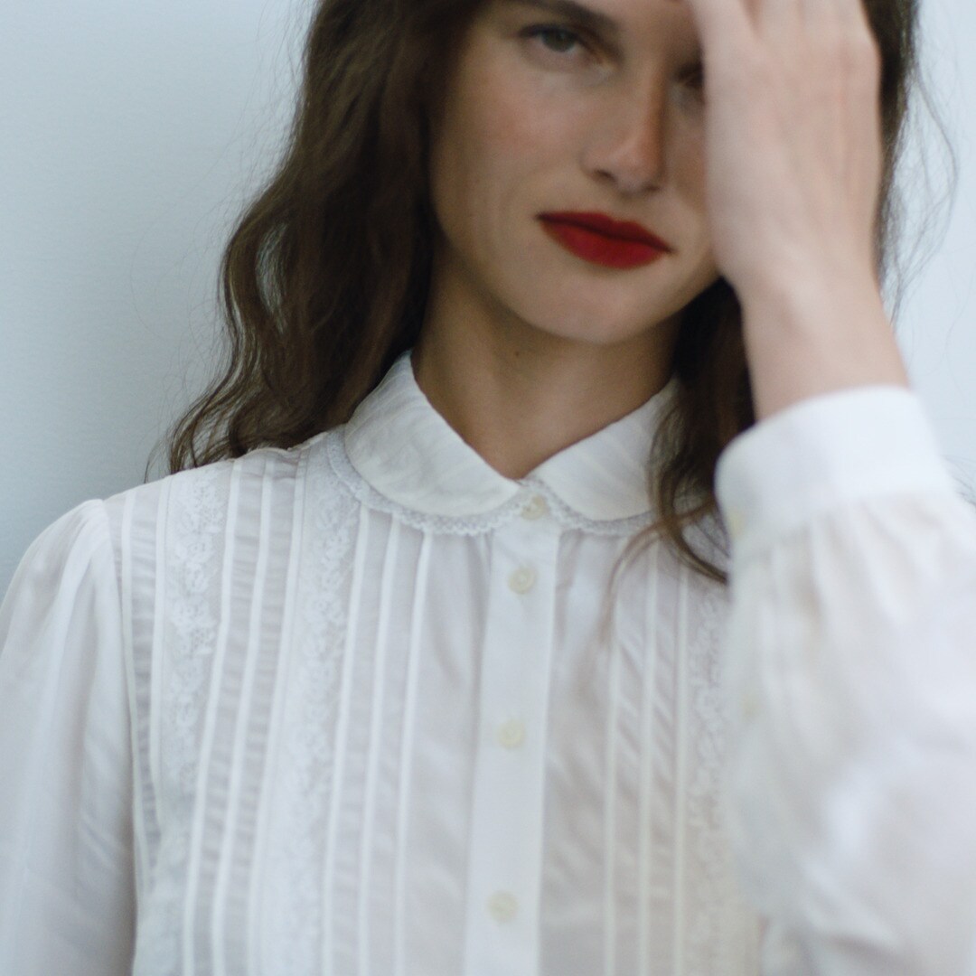 Lace-trim button-up shirt with club collar