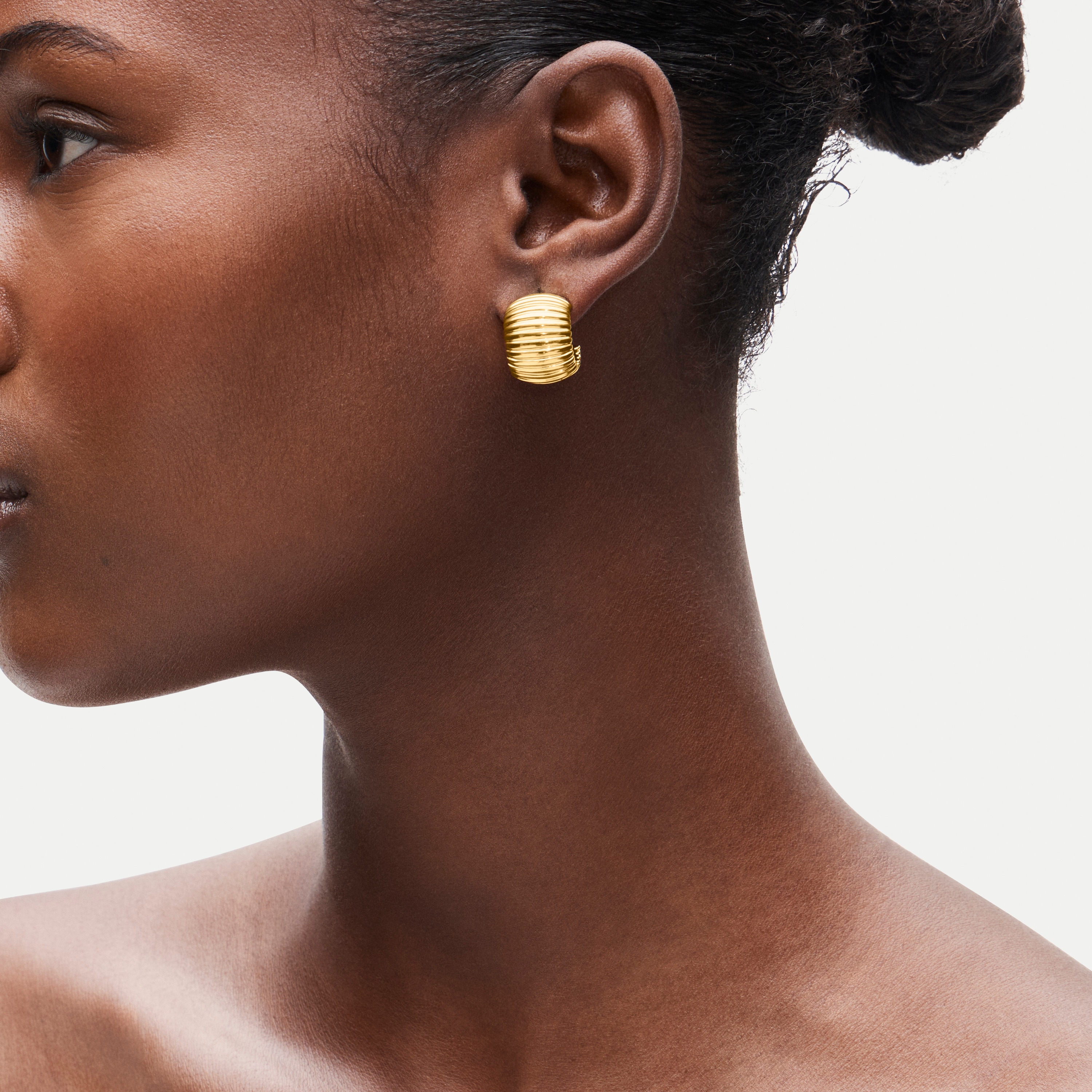 Textured huggie hoop earrings