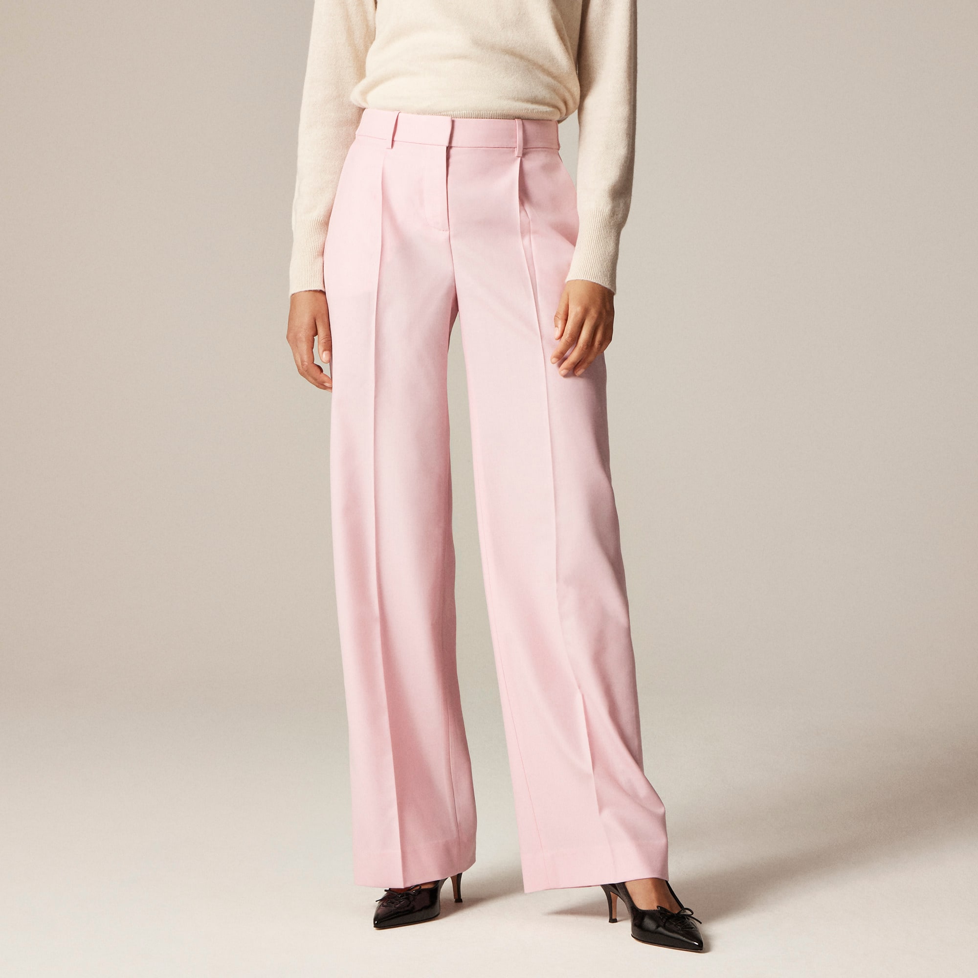 Relaxed-fit pleated pant in wool blend
