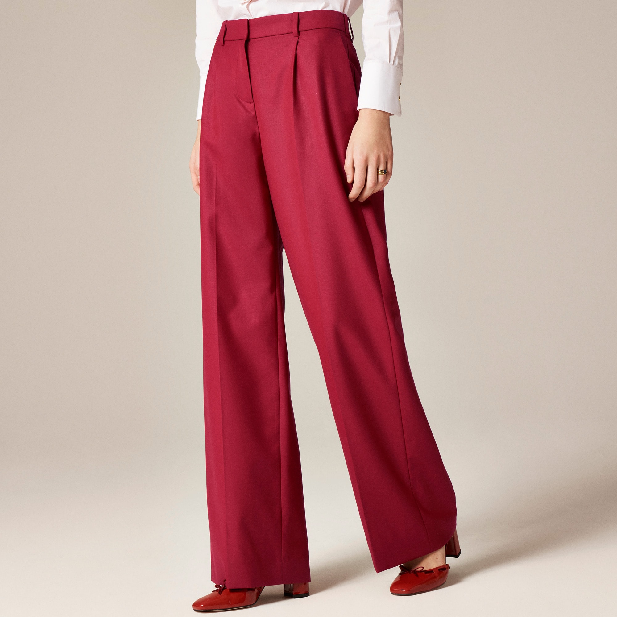 Relaxed-fit pleated pant in wool blend