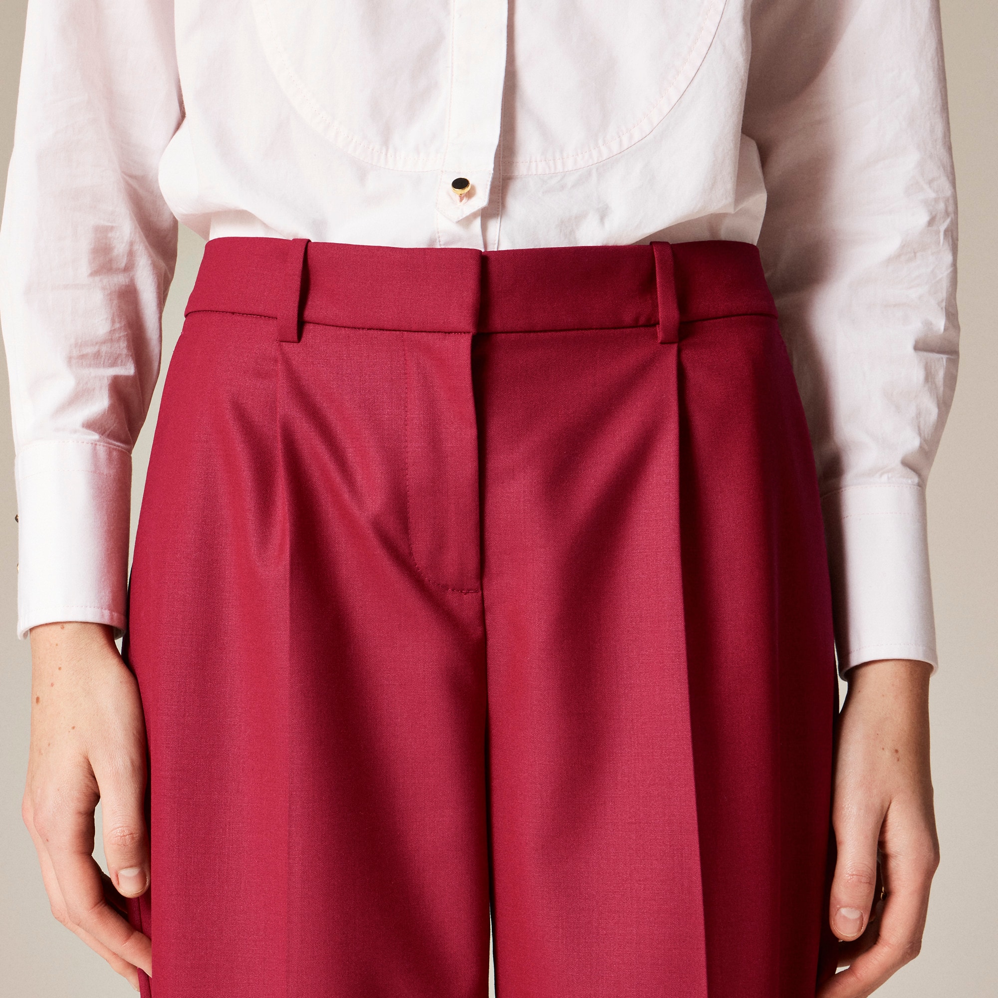 Relaxed-fit pleated pant in wool blend