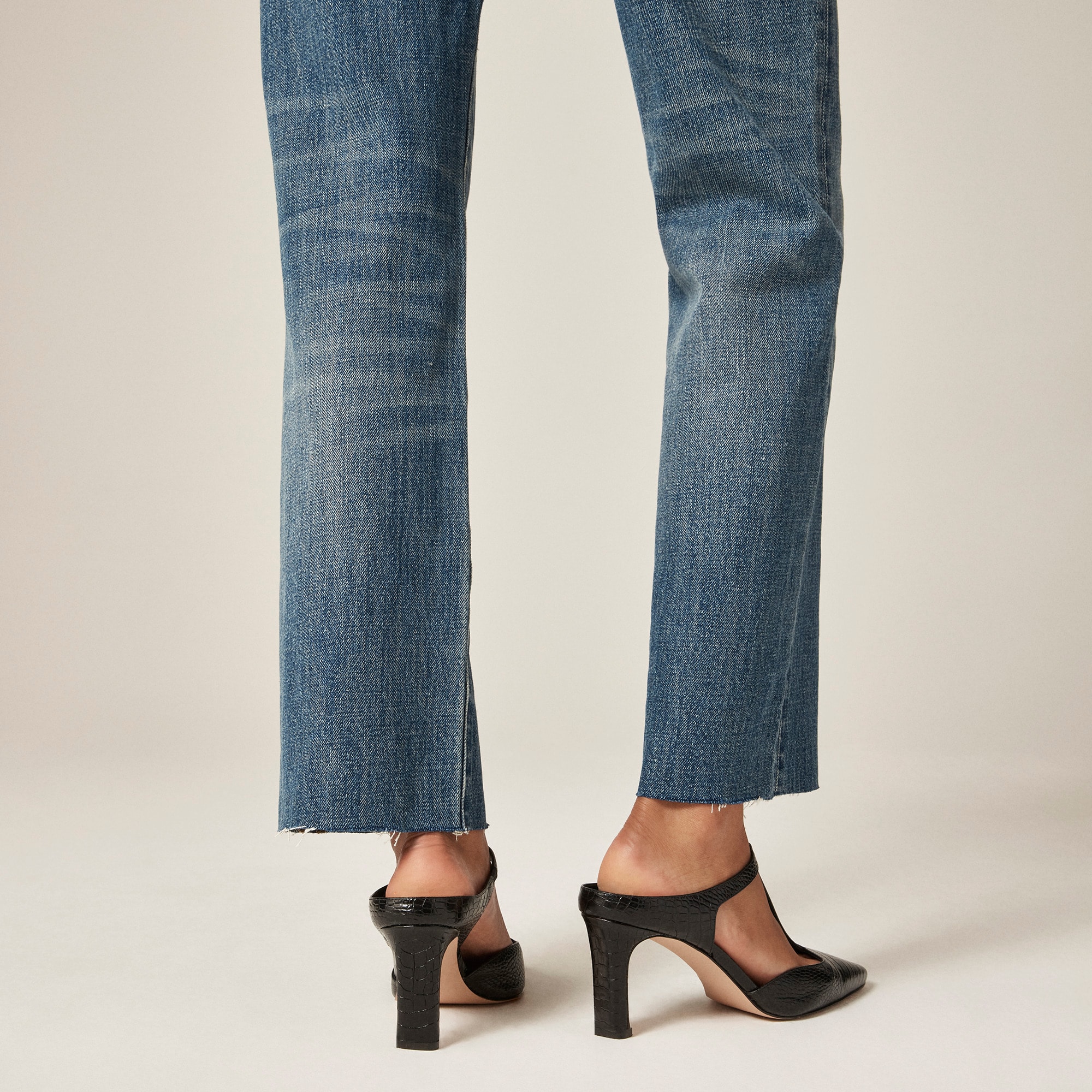 Nipped straight jean in rigid - image 5