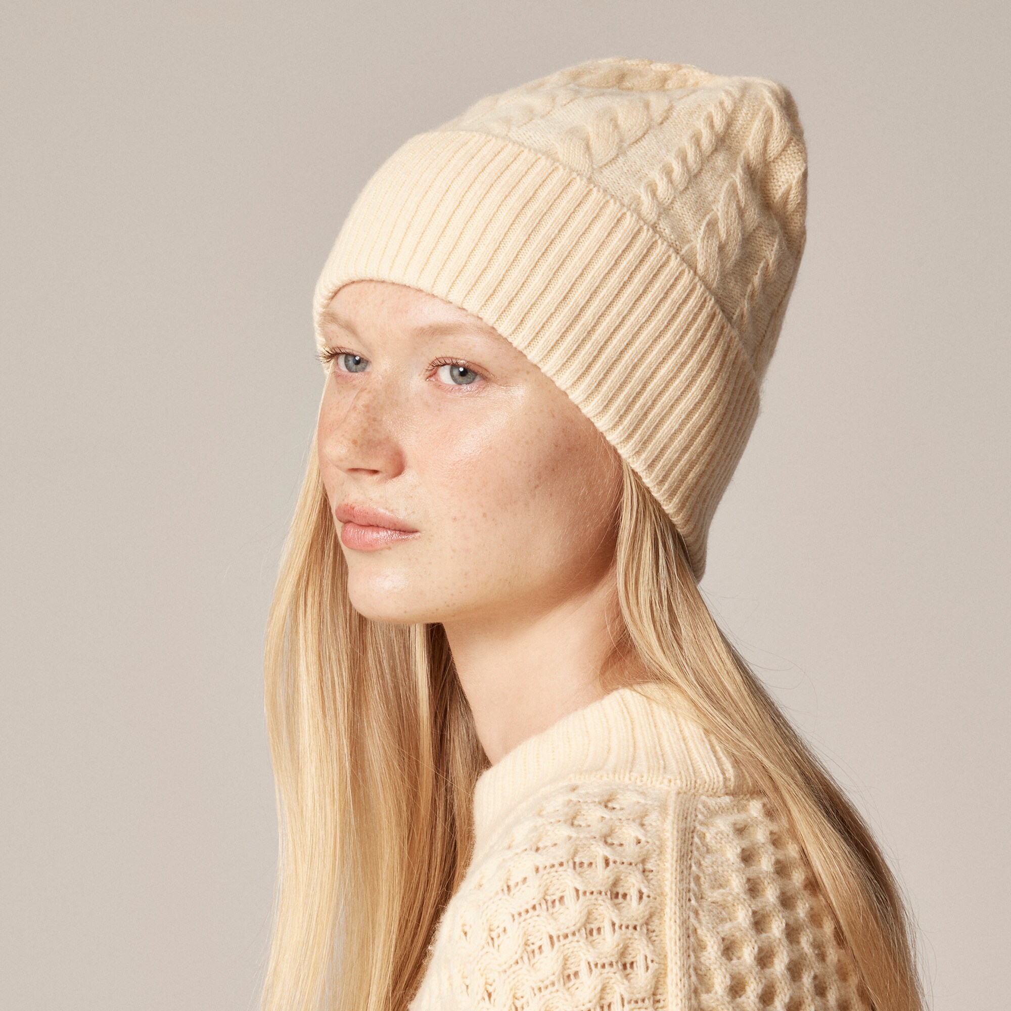 Cashmere cable-knit beanie
