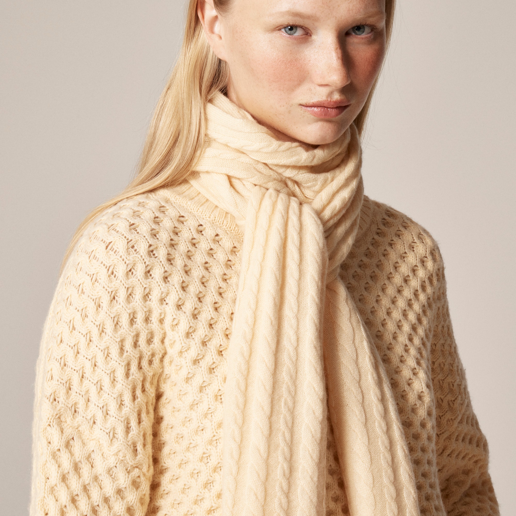 Cashmere cable-knit scarf