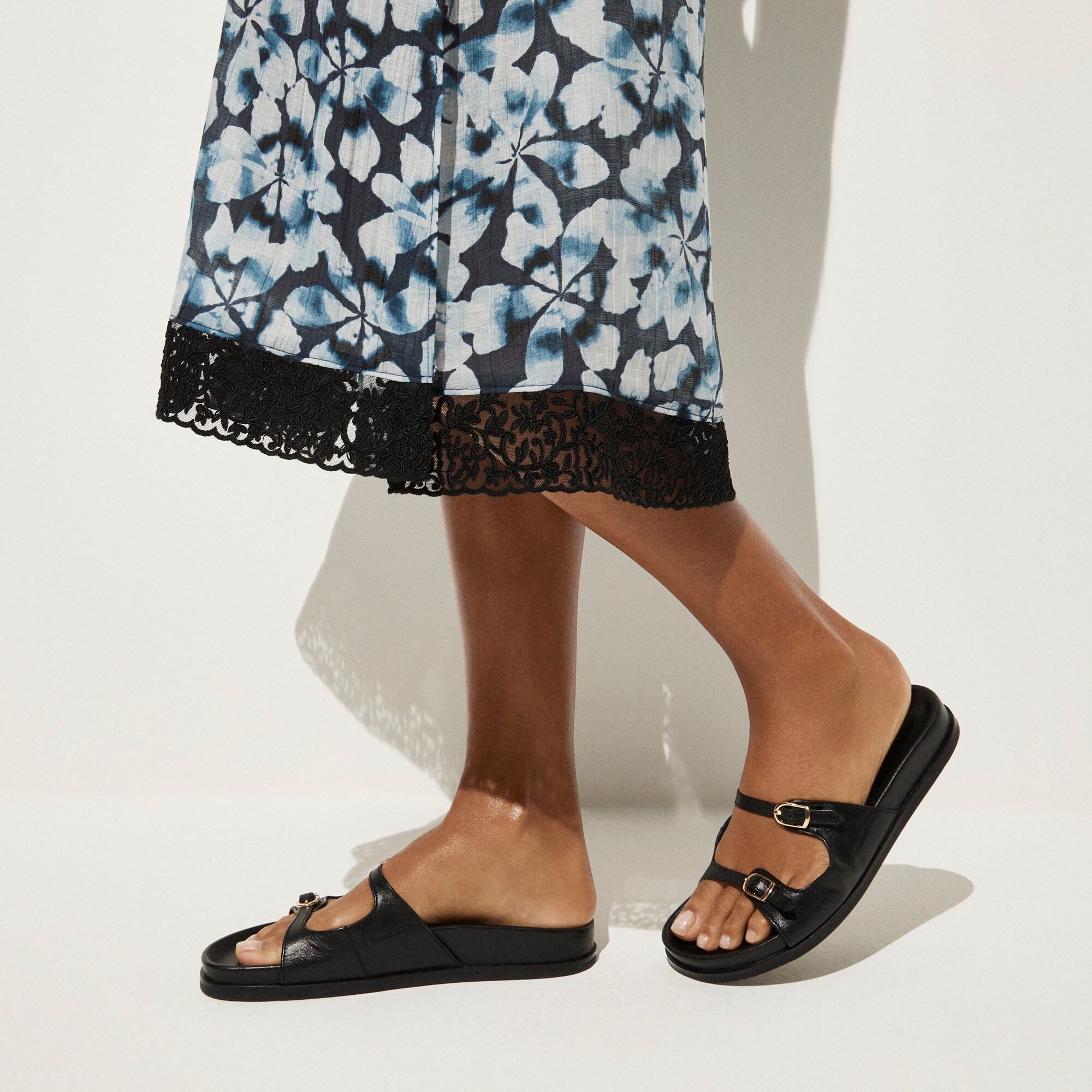 Crinkle side-tie dress with lace trim
