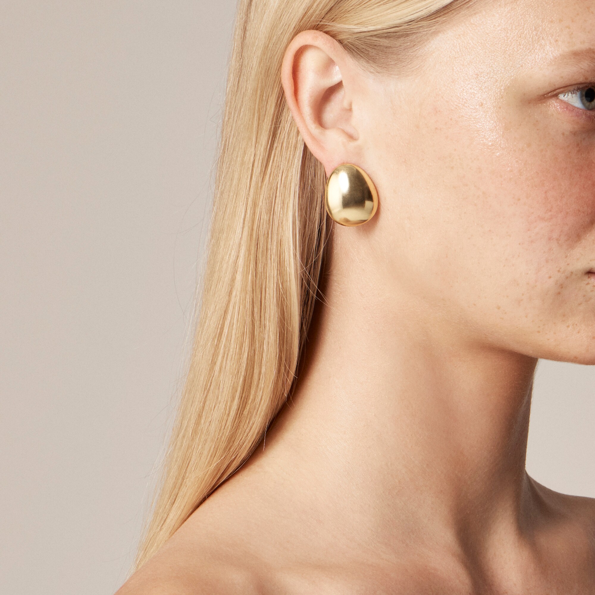  Round stud earrings